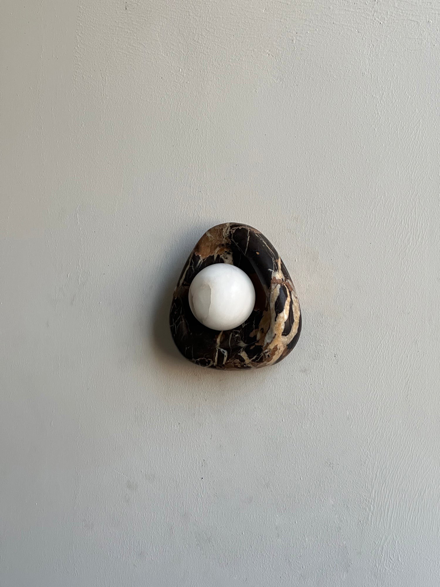 Zwarte parelmarmeren wandlamp HL3204