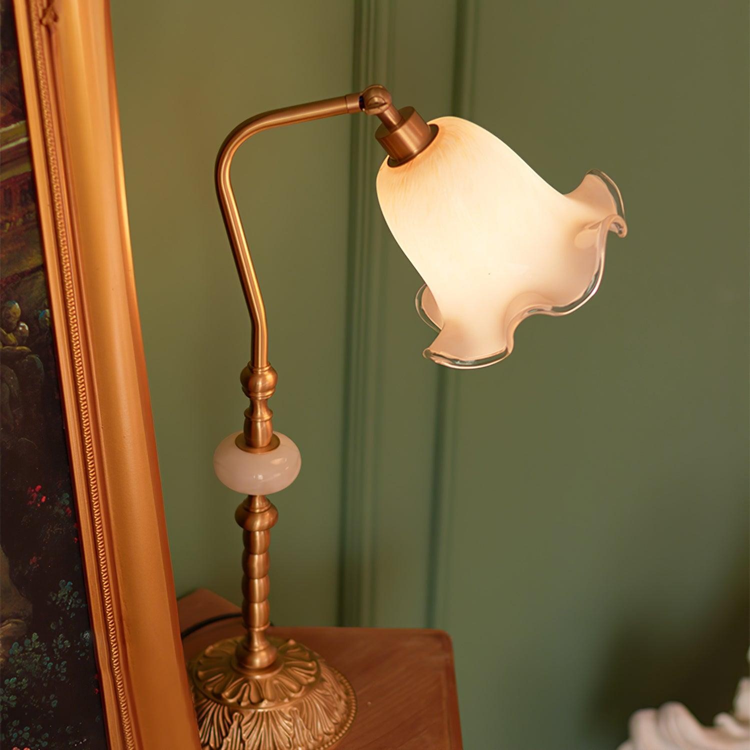 Klassieke stijlvolle witte tulp messing tafellamp HL862