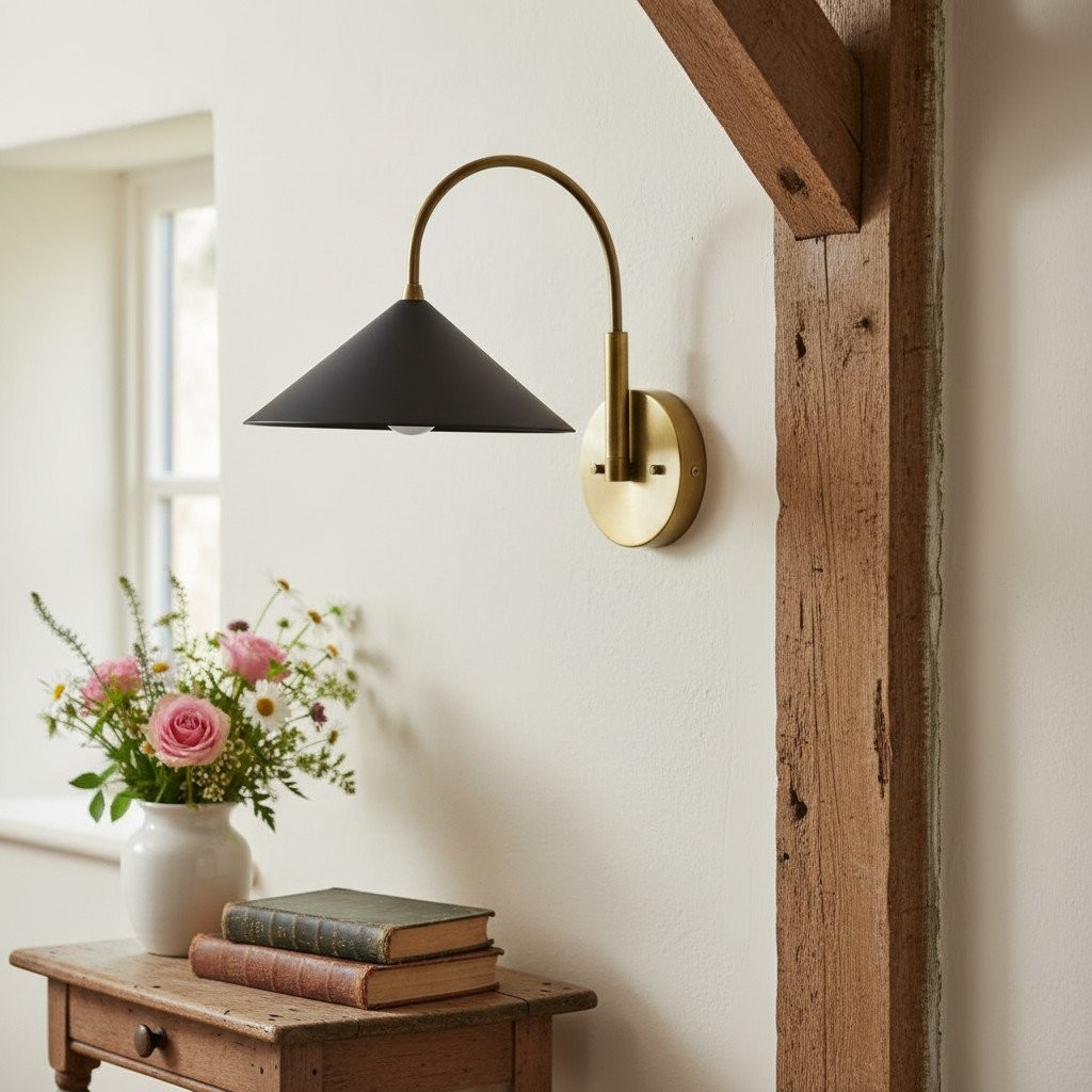Curva Metalen Vintage Wandlamp - Elegante Kegelvormige Kap voor Slaapkamers HL1756
