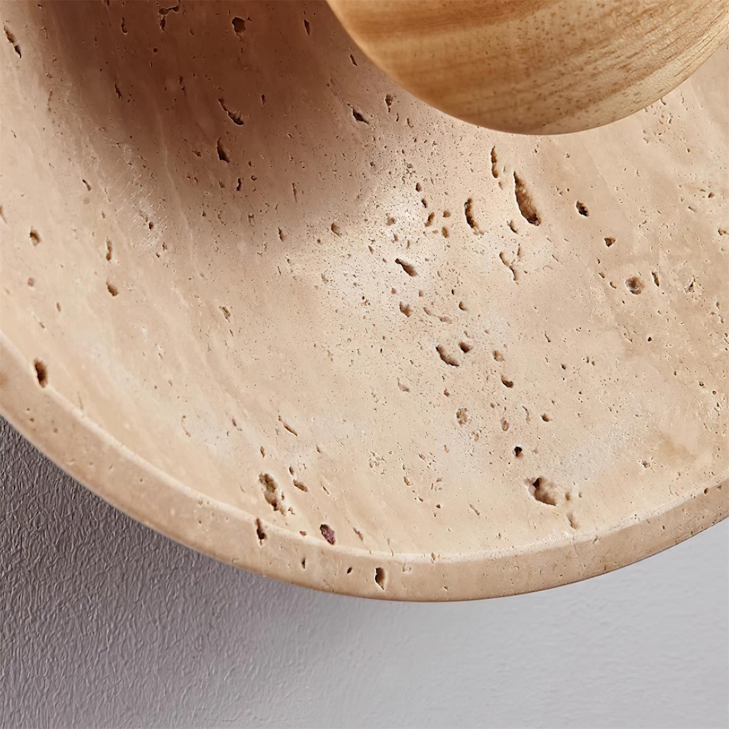 Crèmekleurige houten bolvormige wandlamp HL562
