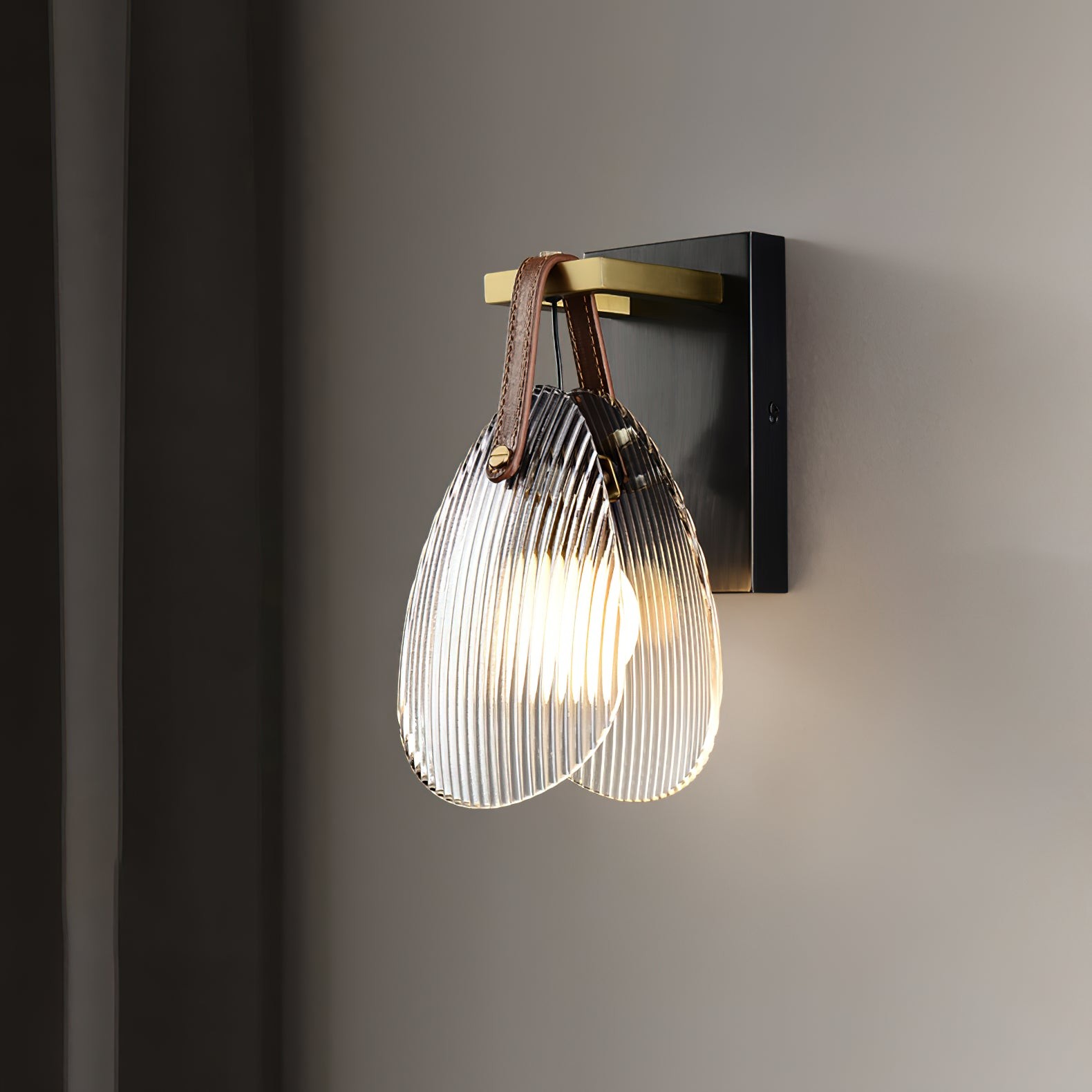 Schelpvormige glazen wandlamp HL3016