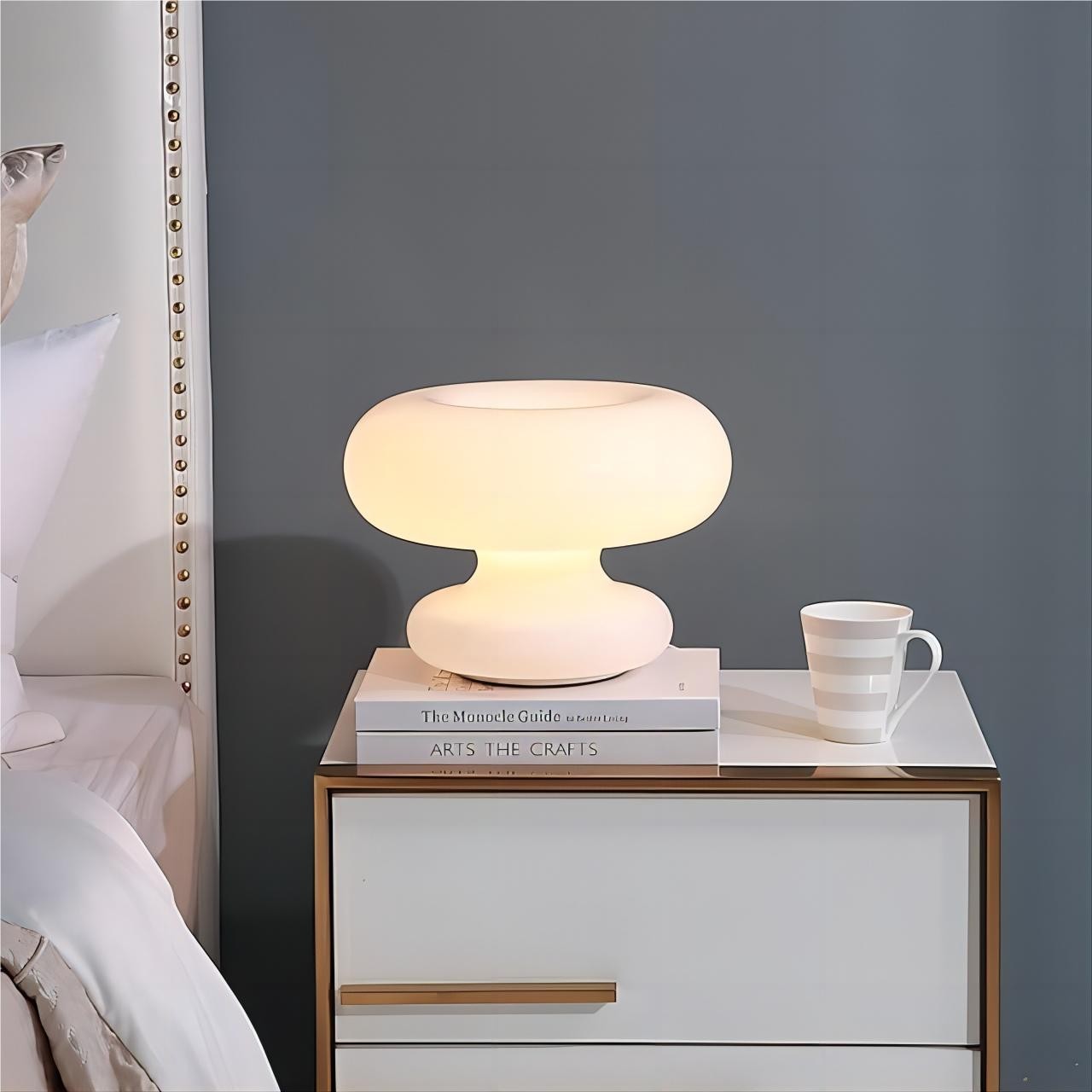 Wit glazen paddenstoel donut Bauhaus tafellamp HL102
