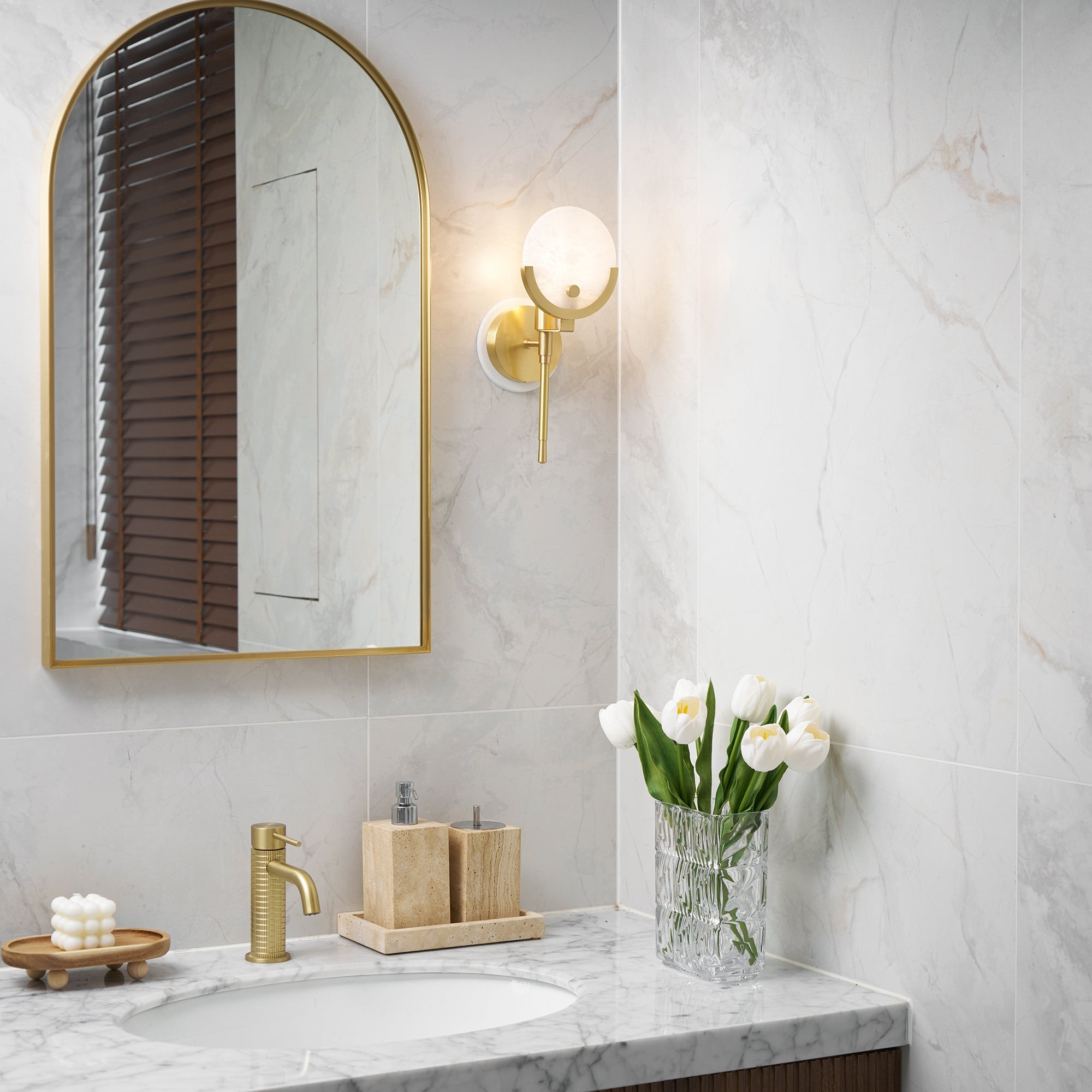 Ava messing alabaster wandlamp HL2941