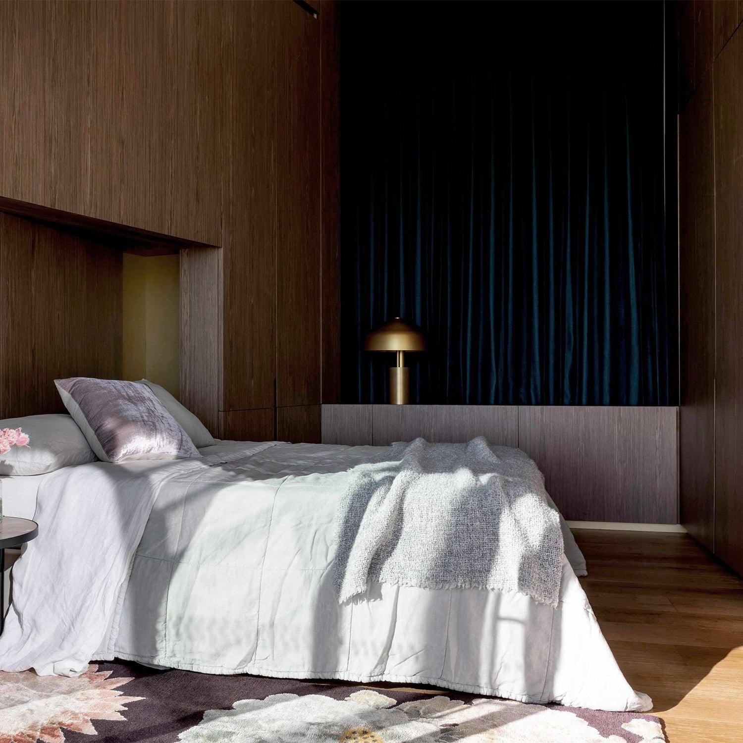 Modern minimalistisch design tafellamp met kromme kop HL652