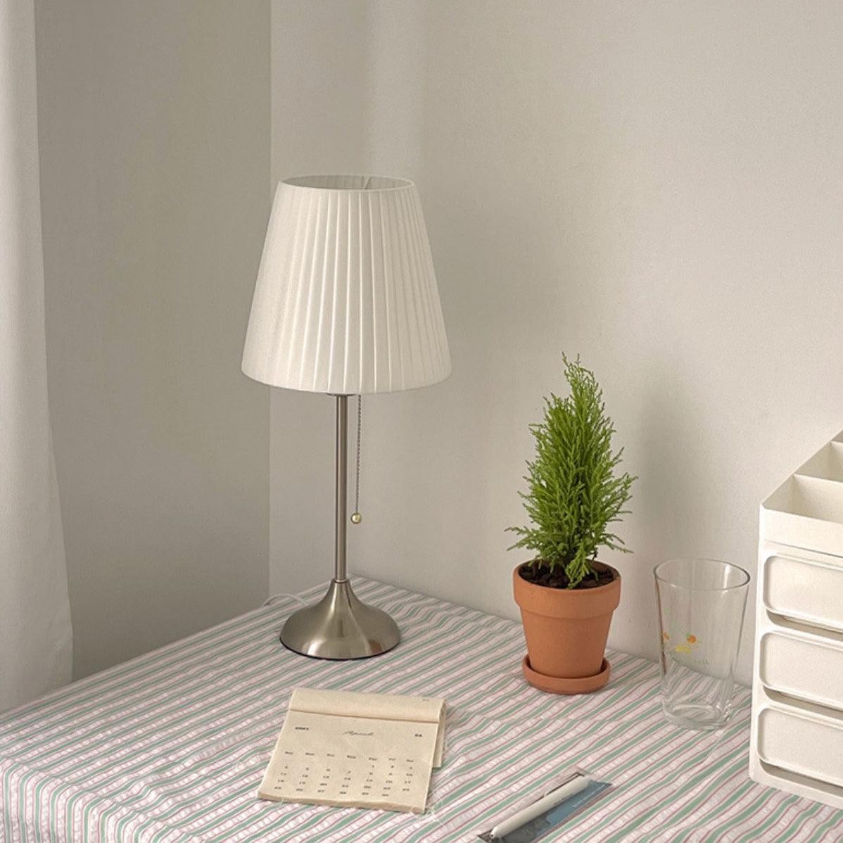 Metalen voet nachtkastje lamp HL359