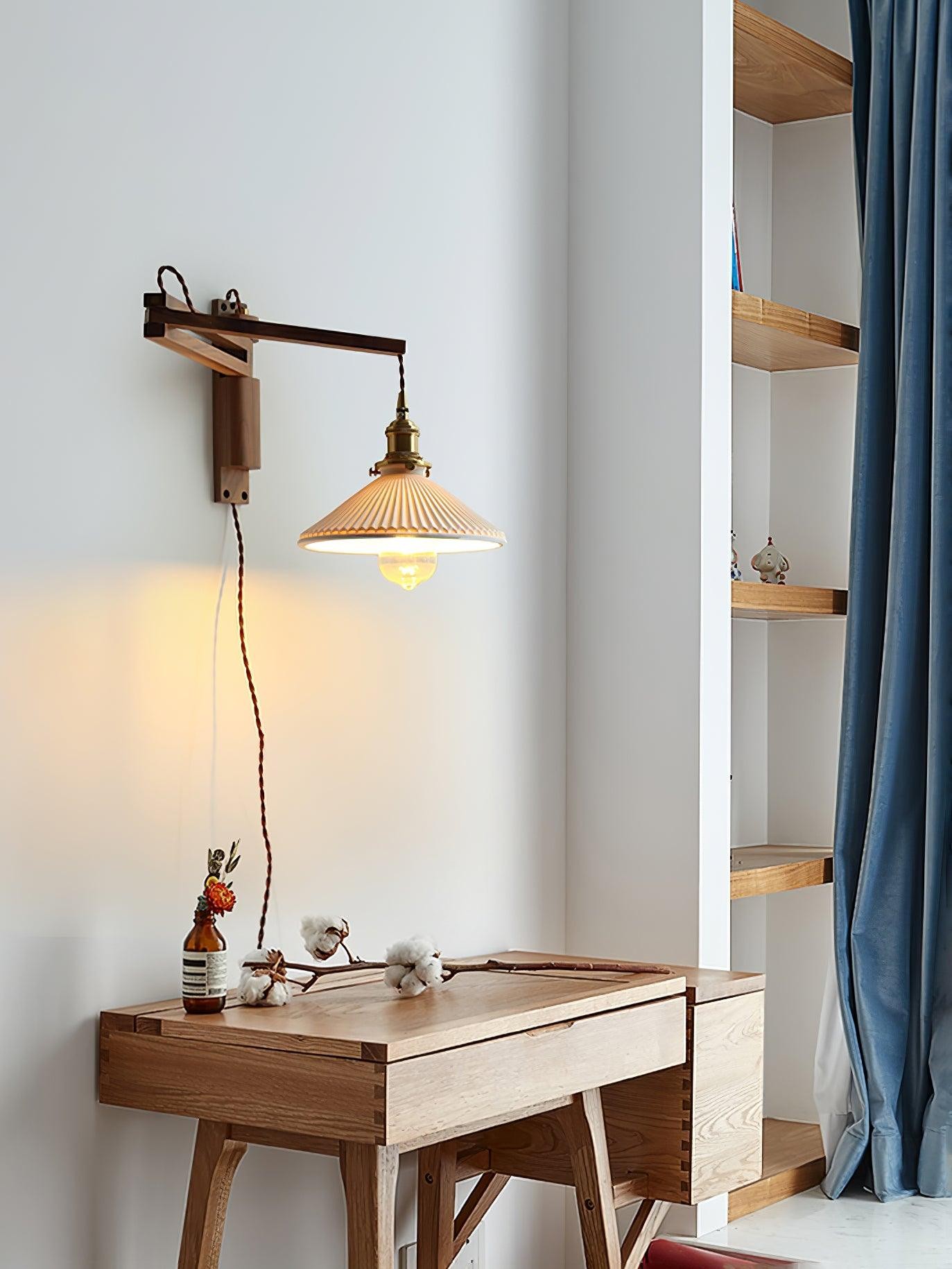Walnoot Taps Toelopende Geribbelde Keramische Zwenkarm Wandlamp HL1077