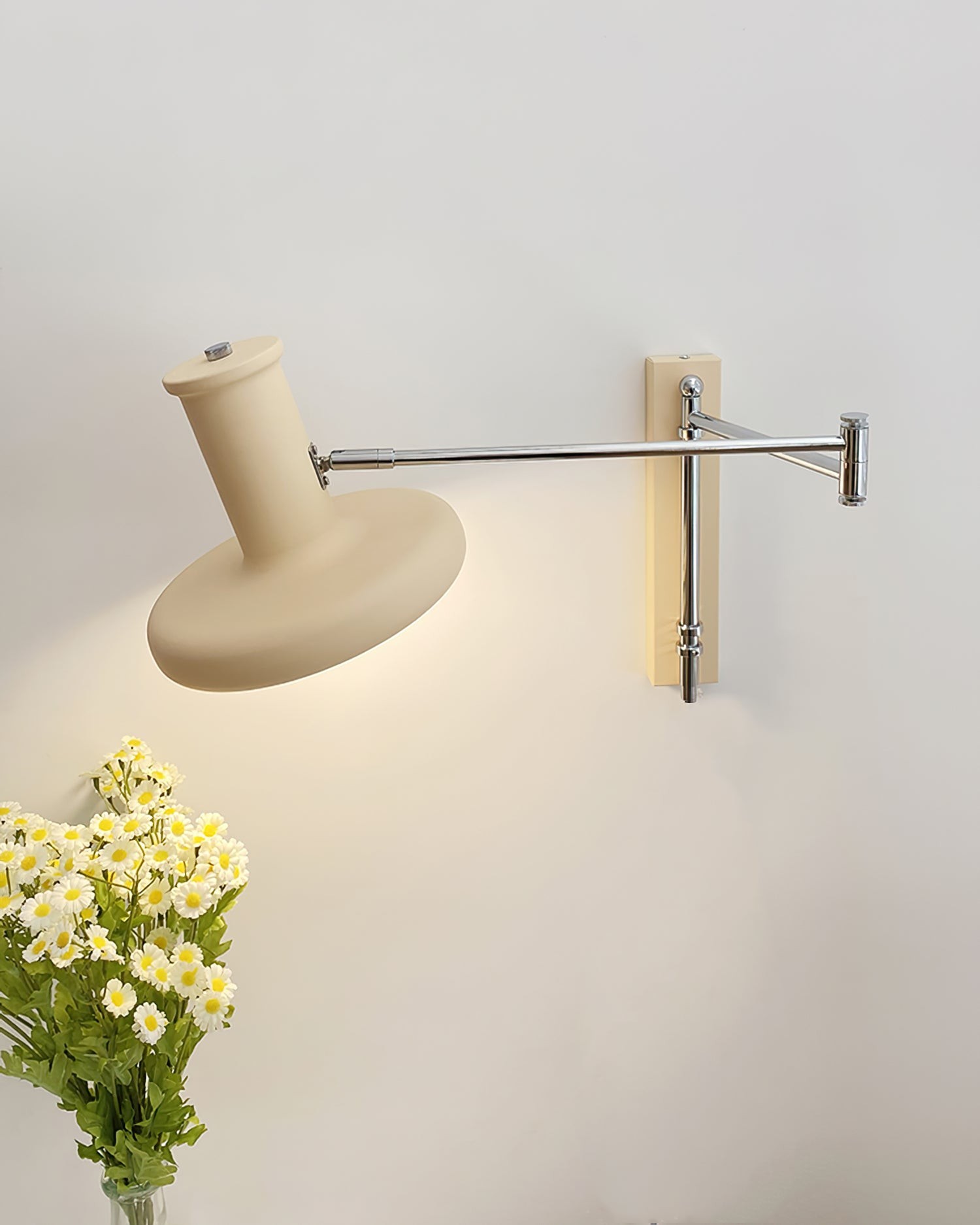Moderne crèmekleurige metalen wandlamp met zwenkarm HL1089