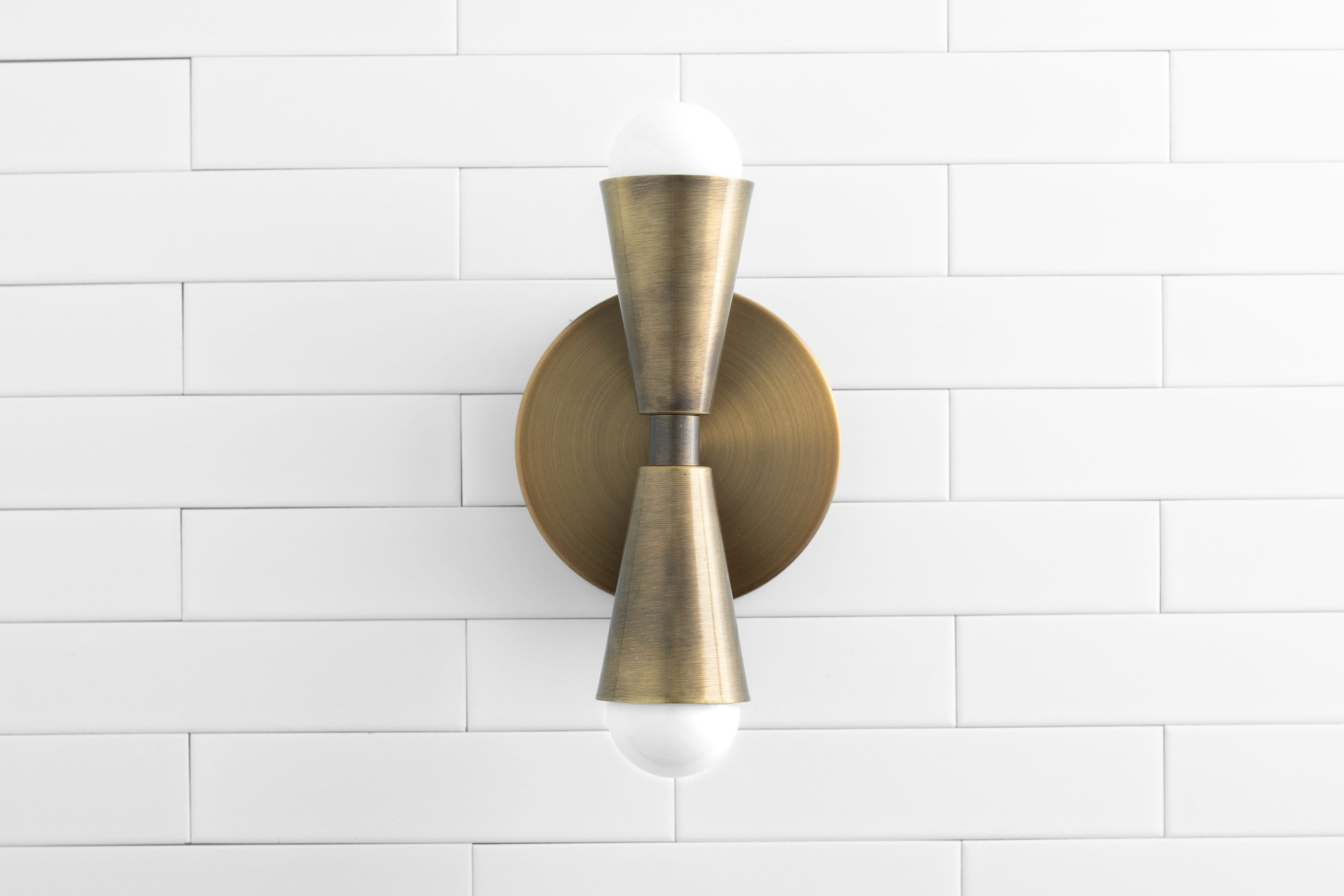 Pyralis Cone Linear Statement Wandlamp - Moderne Tweelichts Armatuur HL1696