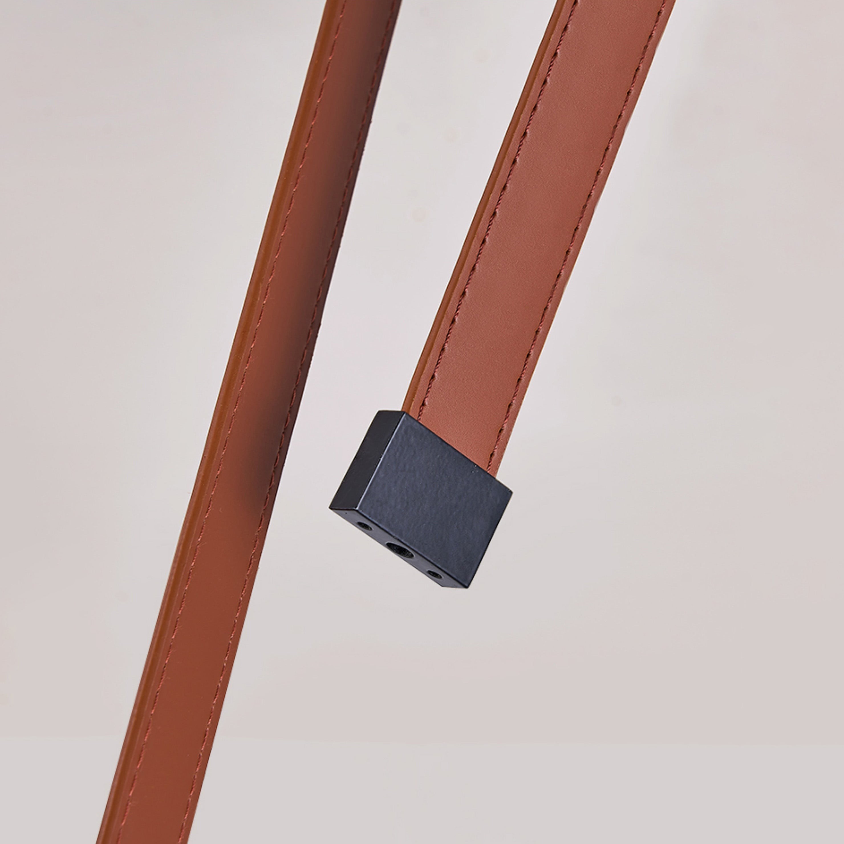 Hanglamp van leer met Light Rail-design HL3241