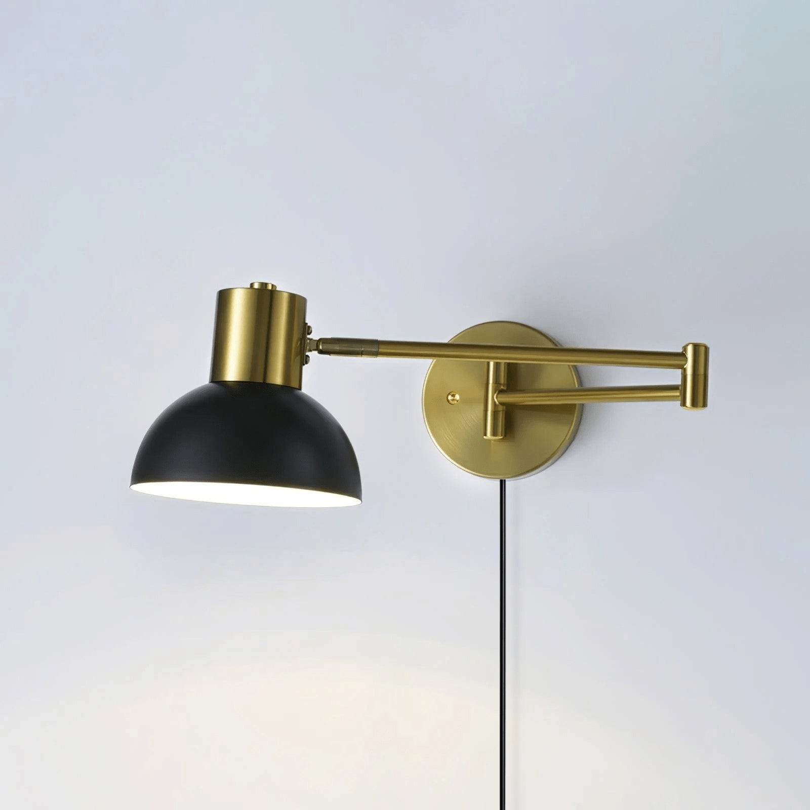 Verstelbare arm wandlamp met stekker HL2924