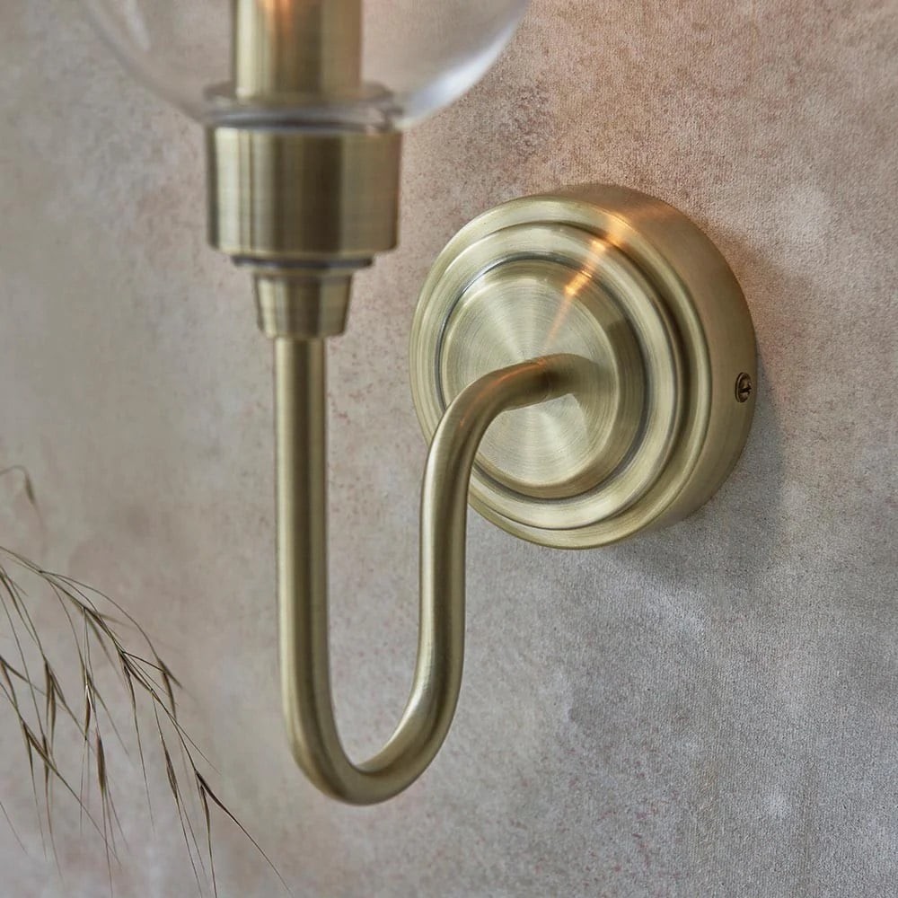 Clarione Art Deco wandlamp met transparante glazen kap - Modern metalen ontwerp voor gangen HL2112