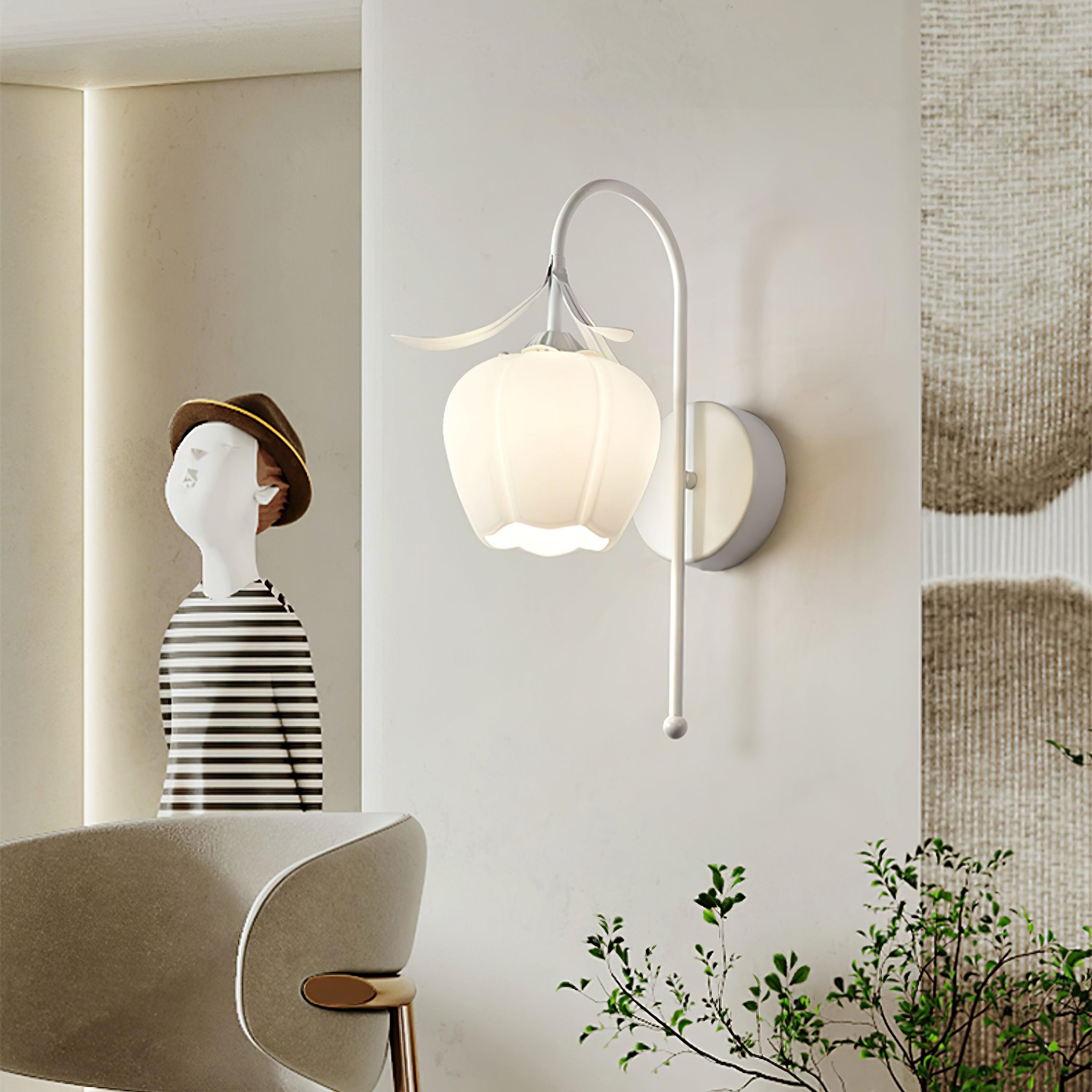 Franse crèmekleurige bloemenwandlamp HL582