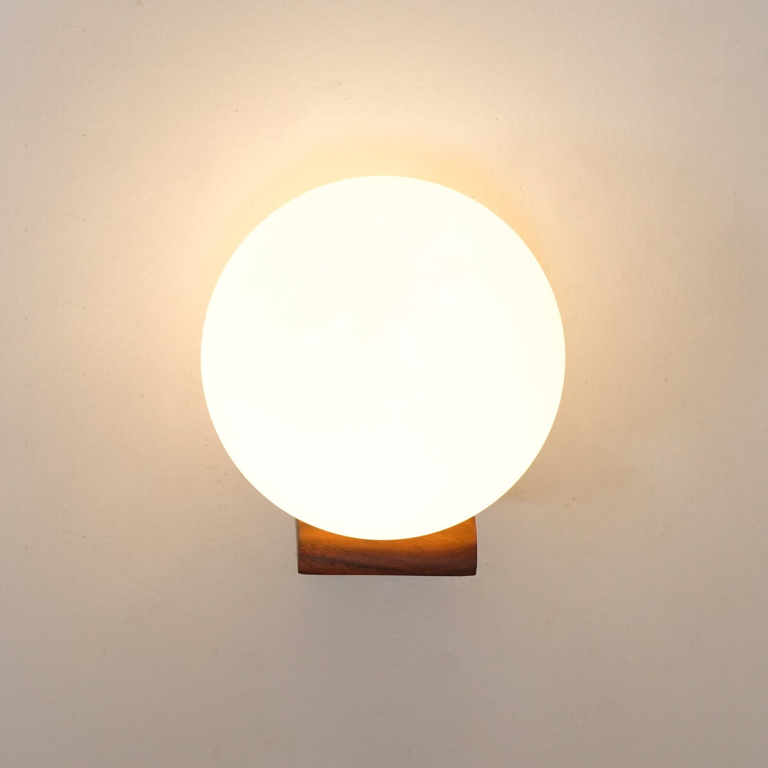 Minimalistische houten geometrische beugel glazen bol wandlamp HL444