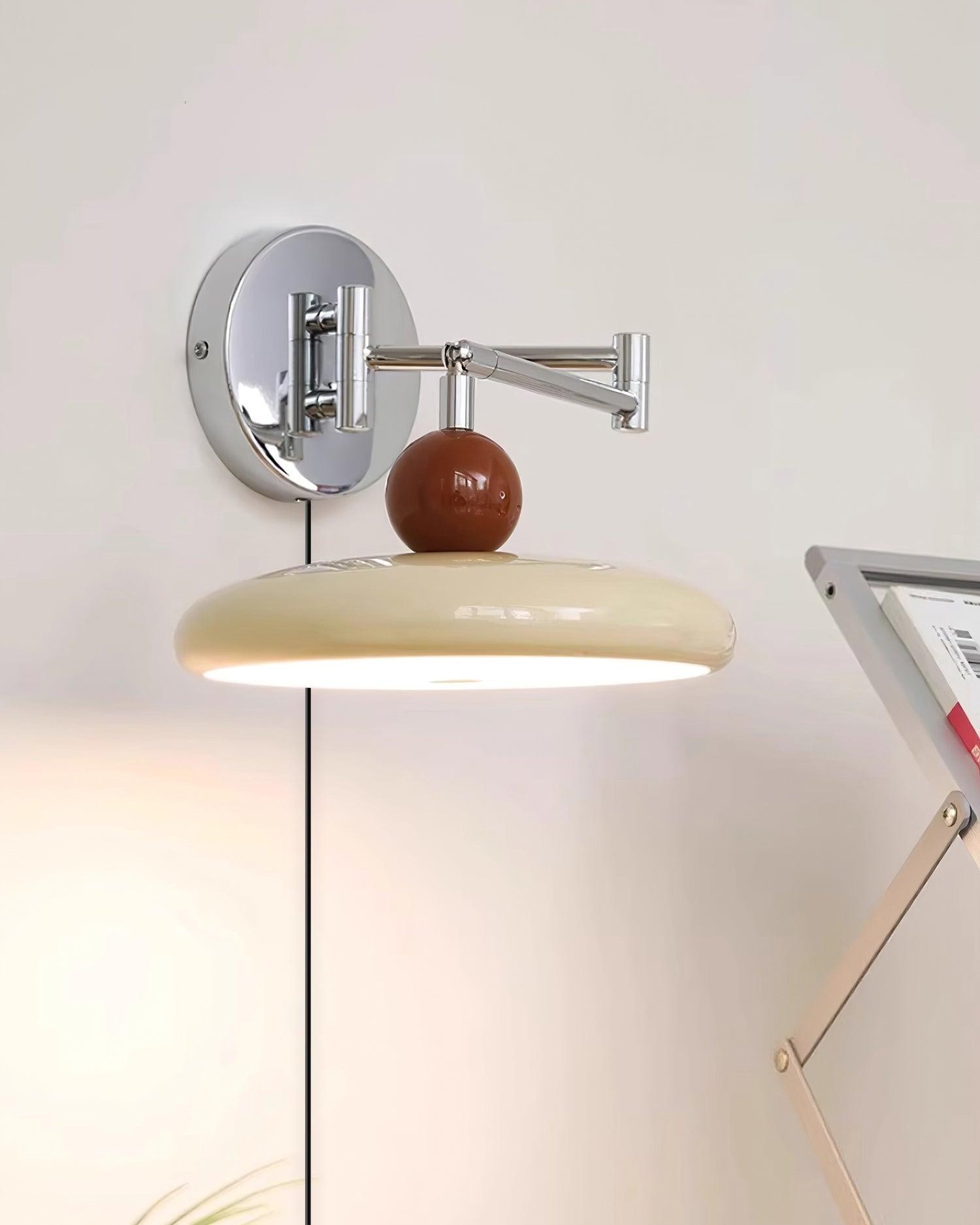 Wandlamp met draaibare arm voor aan het bed HL605