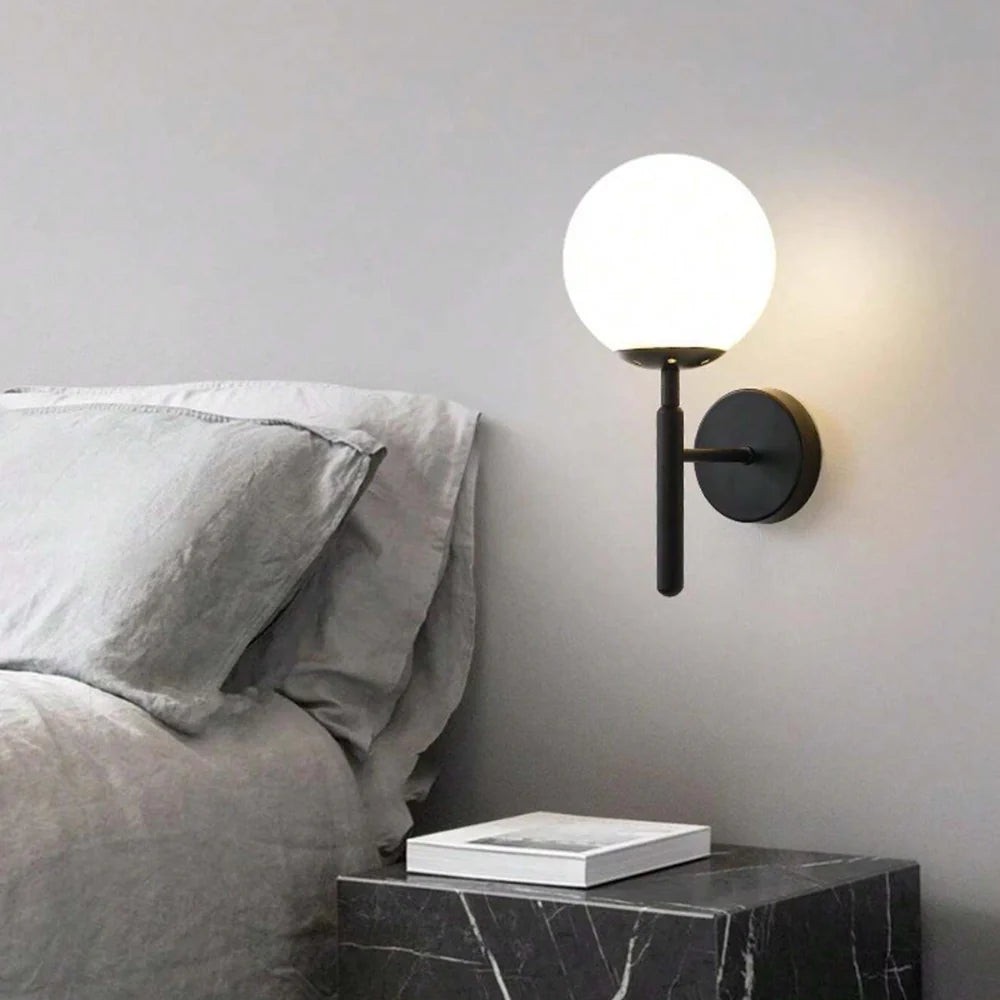 Moderne metalen wandlamp met melkachtige gloed HL3344