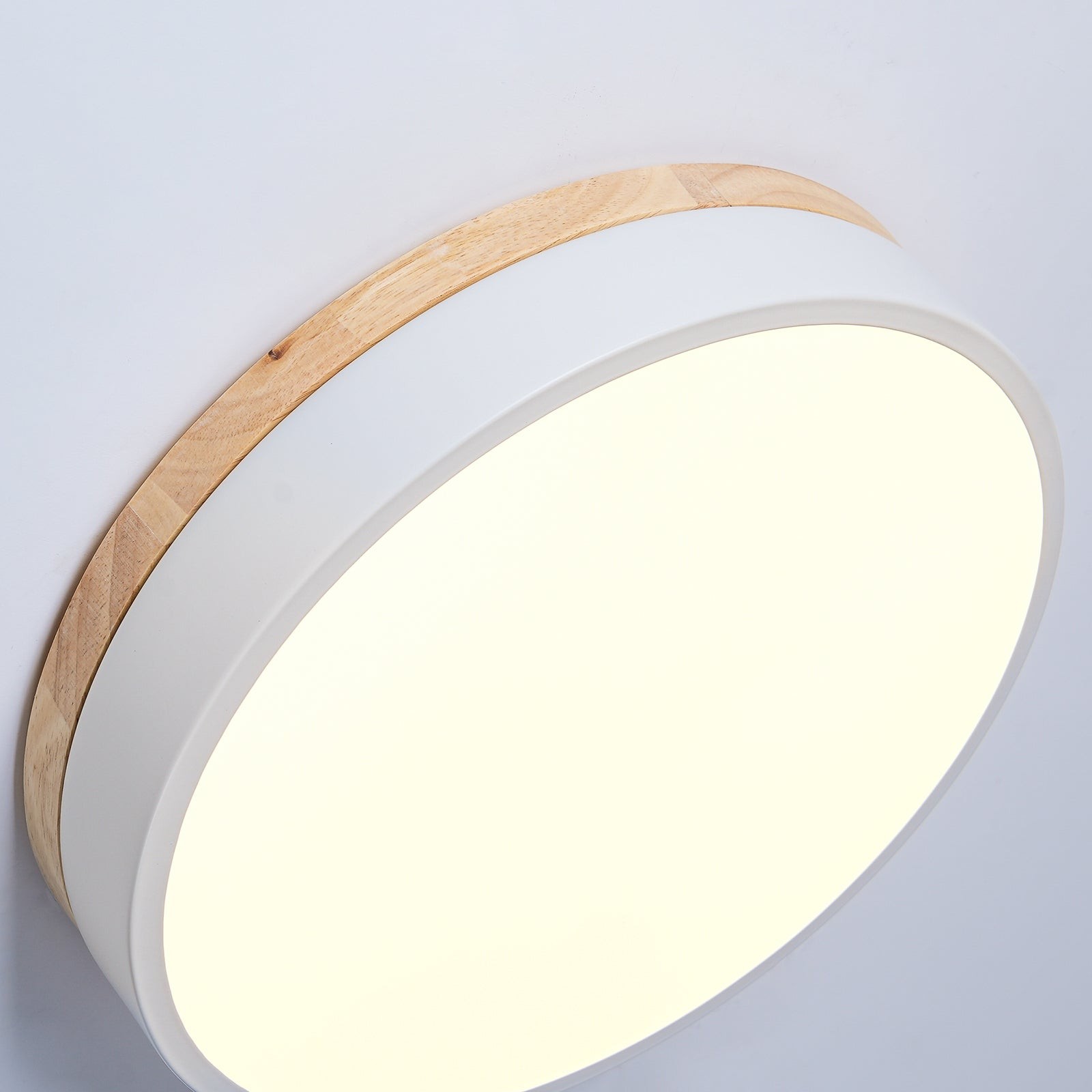 Witte ronde houten plafondlamp HL828