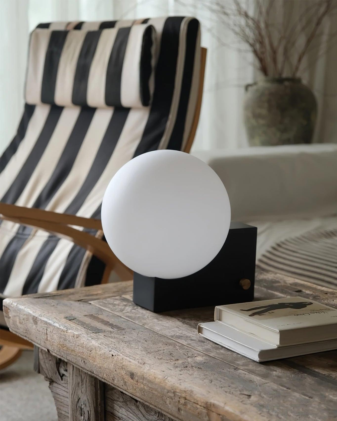 Geometrische lampenvoet glazen bol tafellamp HL523