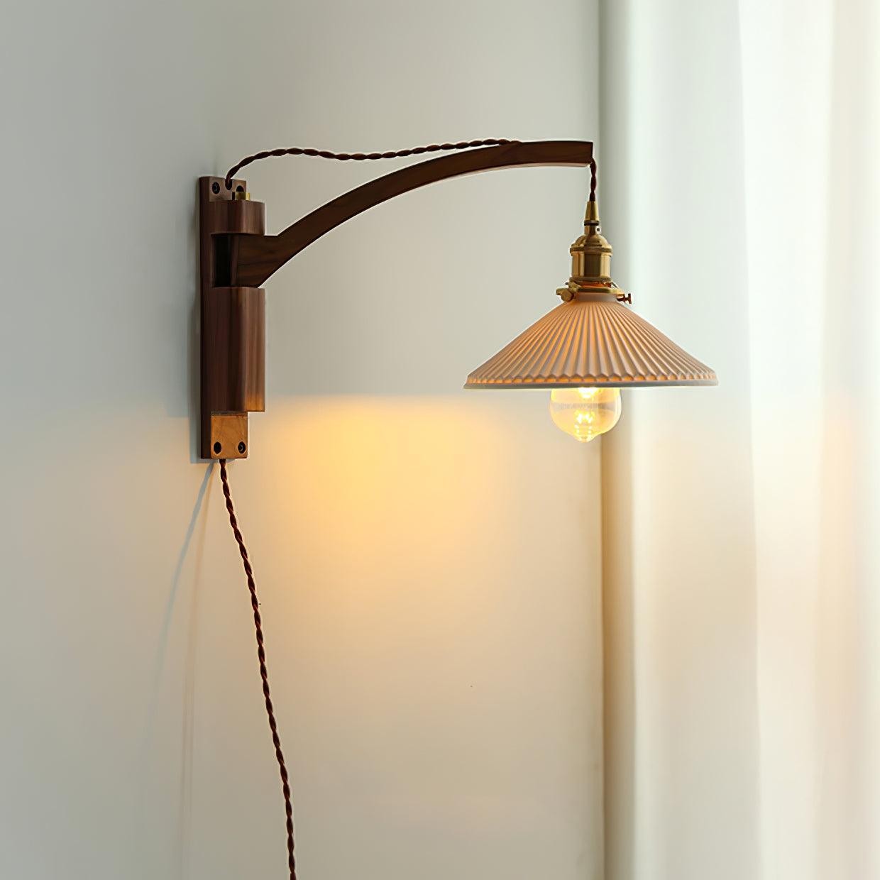 Walnoot Taps Toelopende Geribbelde Keramische Zwenkarm Wandlamp HL1077
