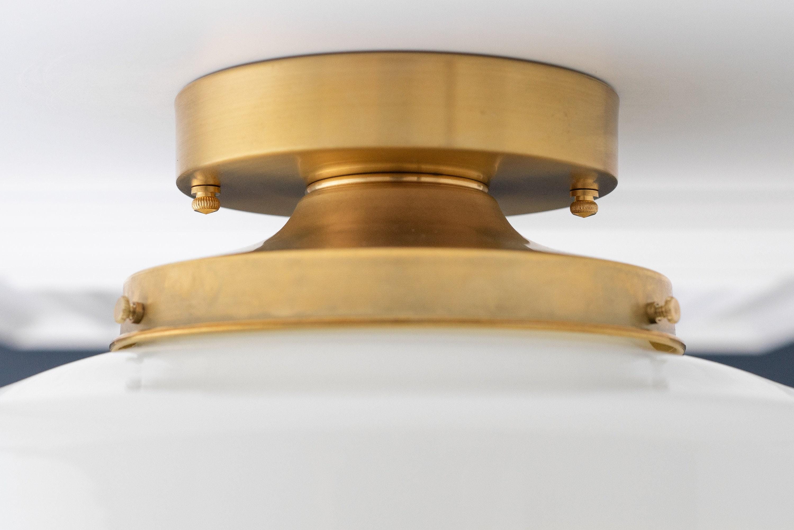Geotower glazen plafondlamp van messing – mondgeblazen opaal glazen bollamp HL1727