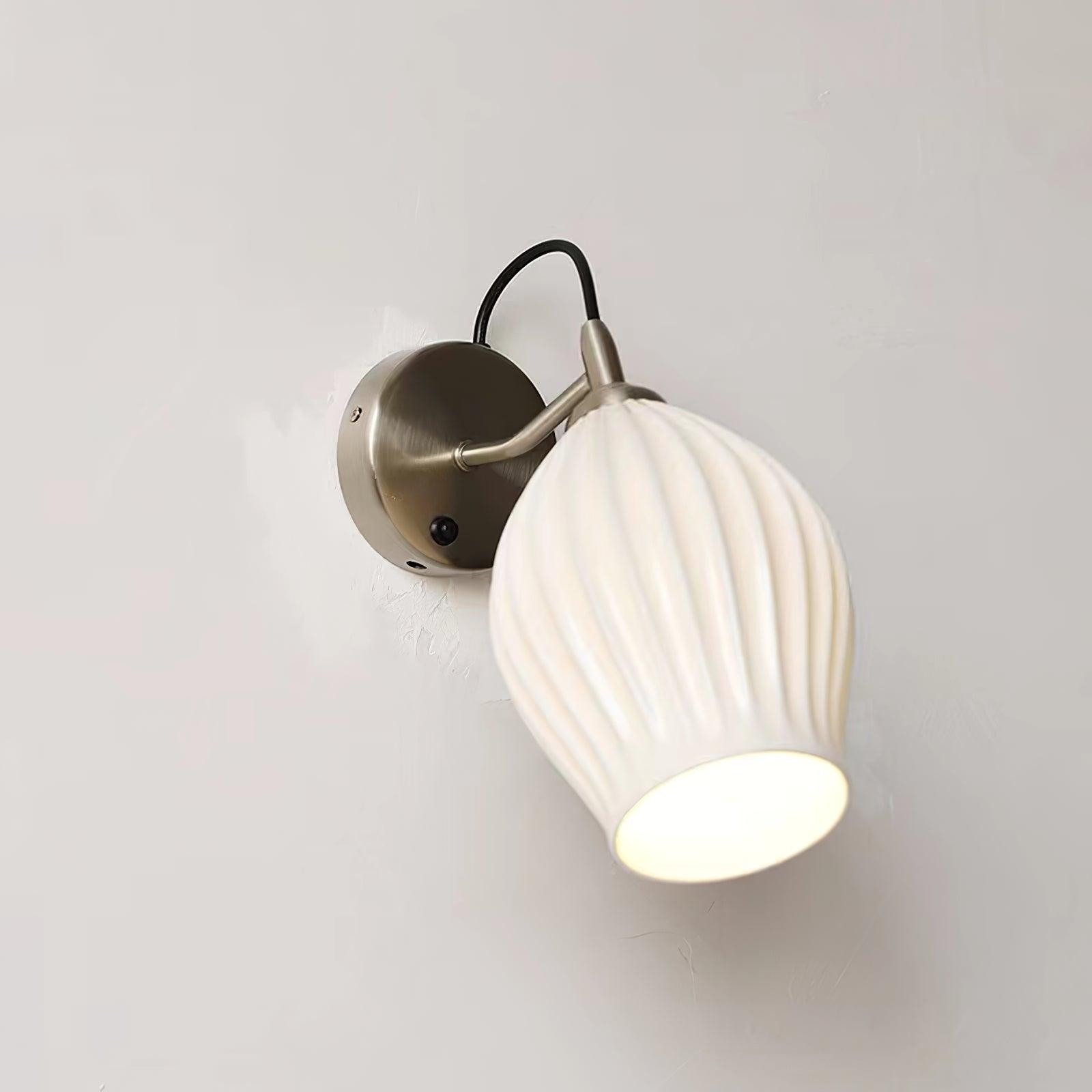 Crèmekleurige keramische geribbelde wandlamp HL498