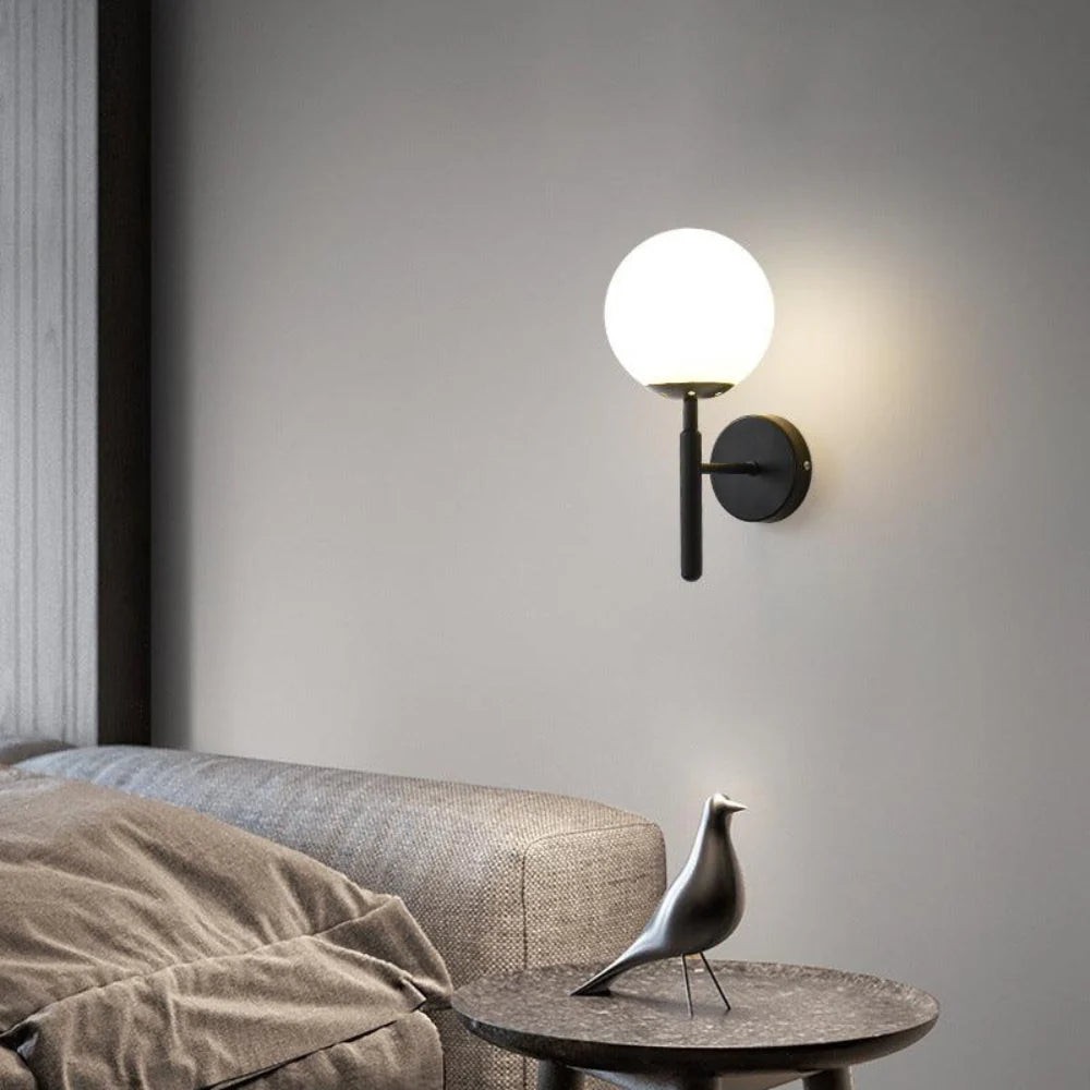 Moderne metalen wandlamp met melkachtige gloed HL3344