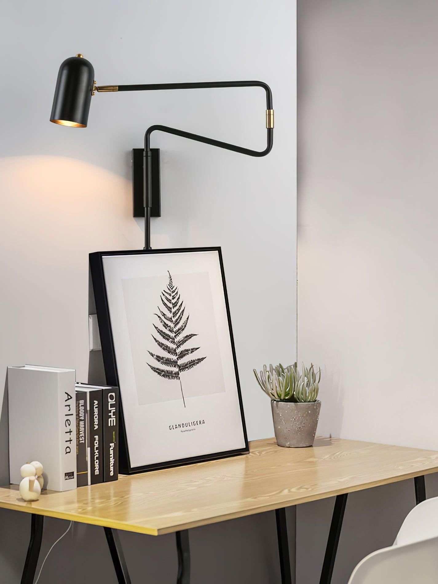Verstelbare arm wandlamp met stekker HL2924