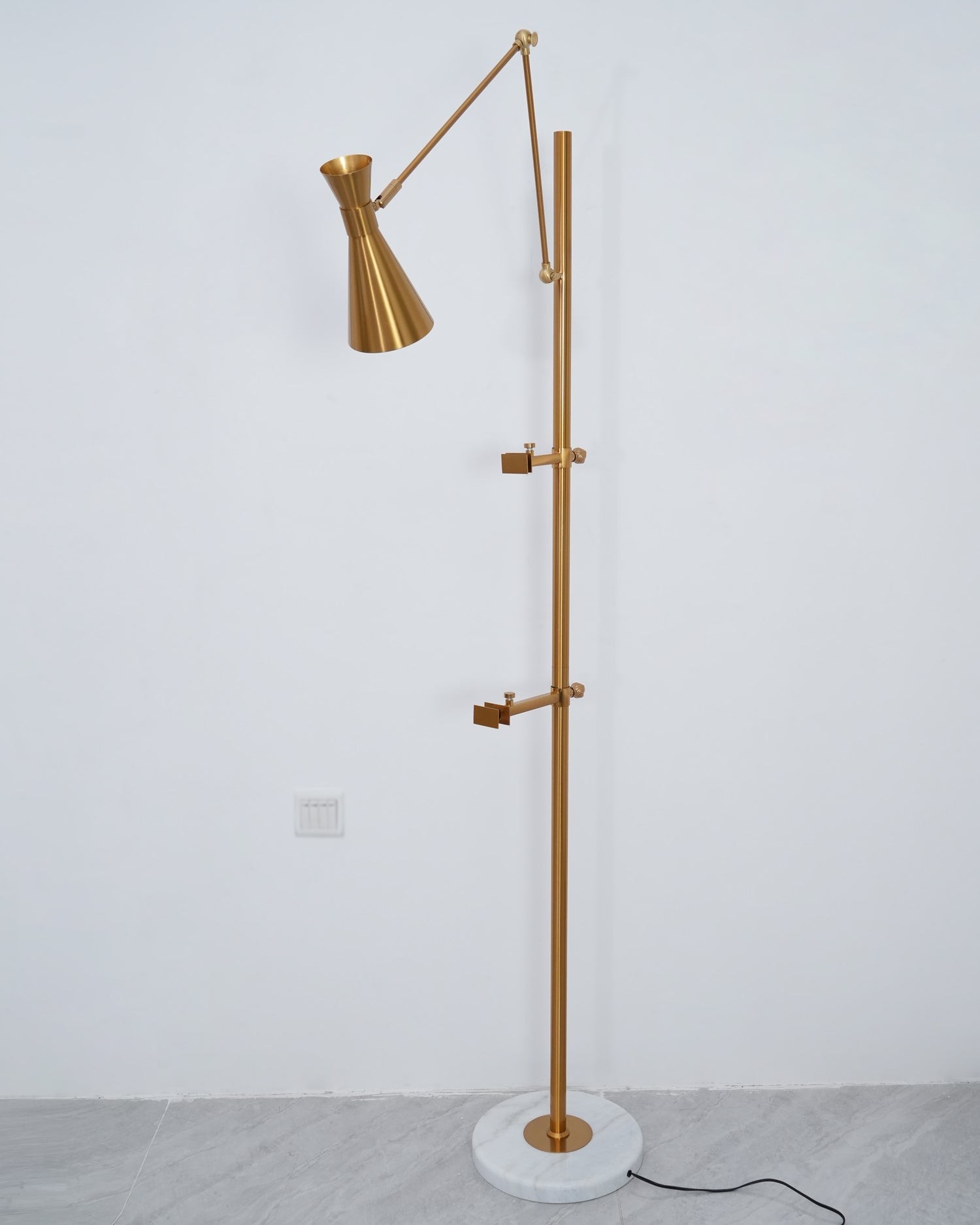 Met frameondersteuning staande lamp HL1201