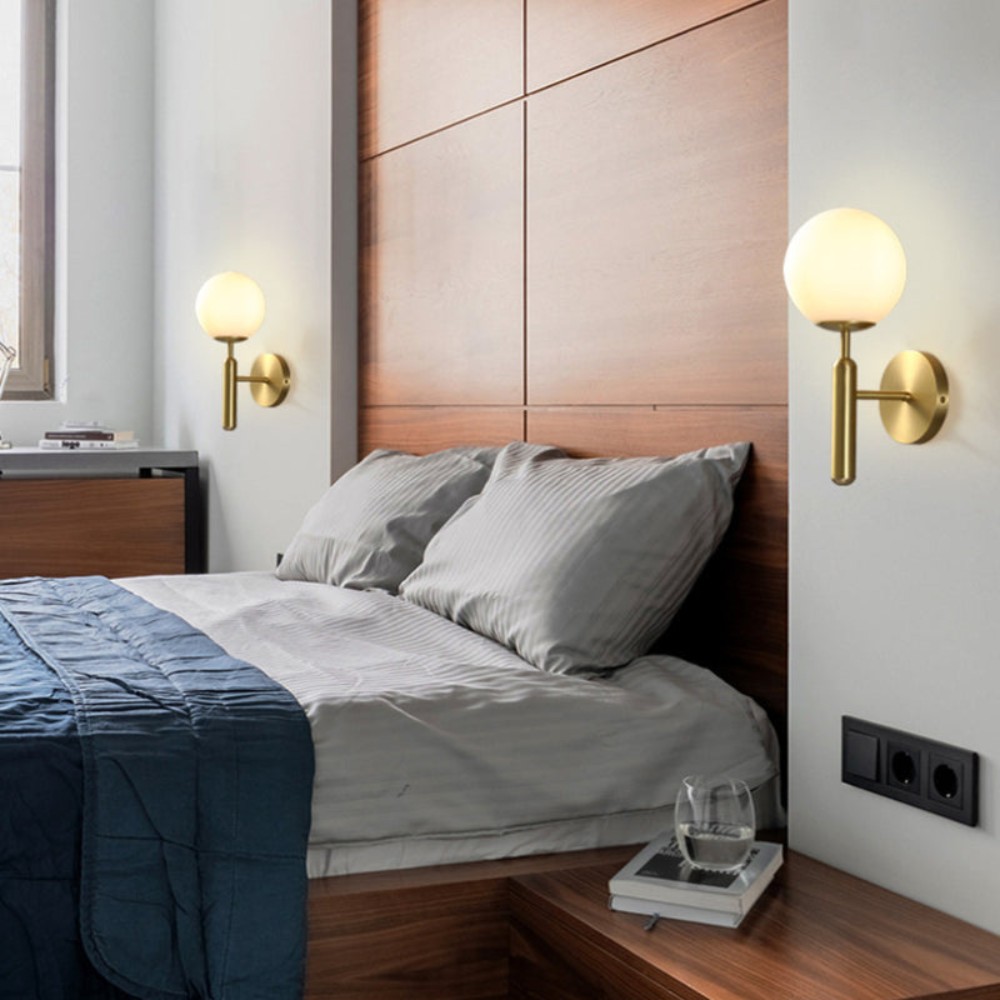 Moderne metalen wandlamp met melkachtige gloed HL3344