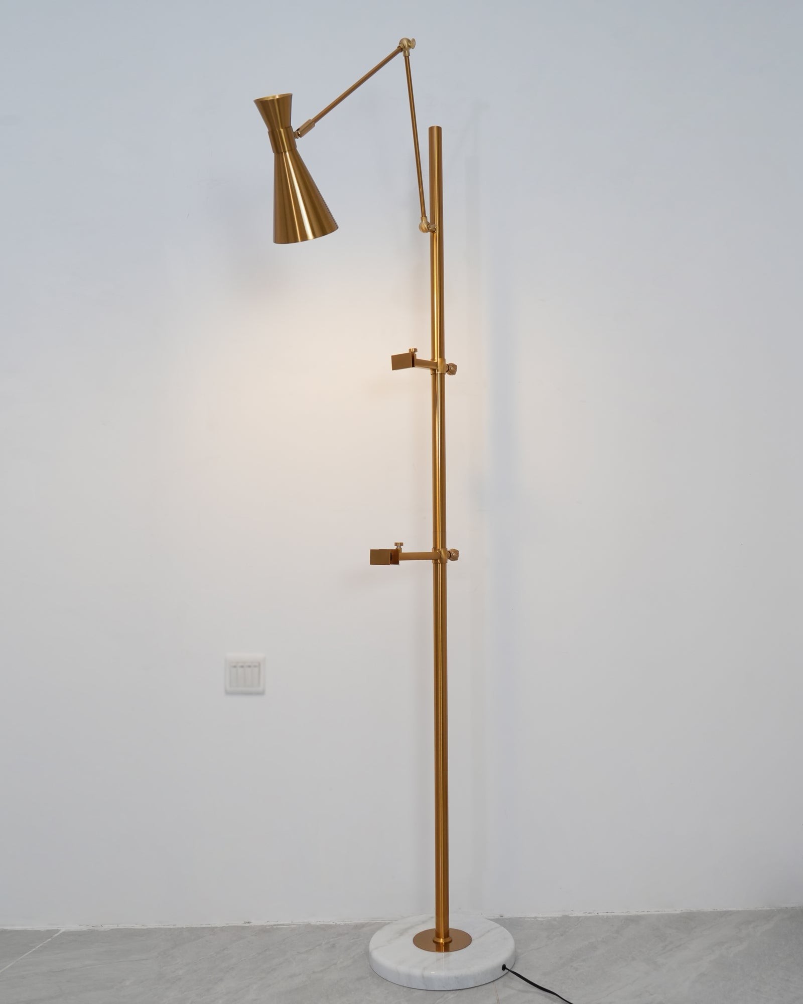 Met frameondersteuning staande lamp HL1201
