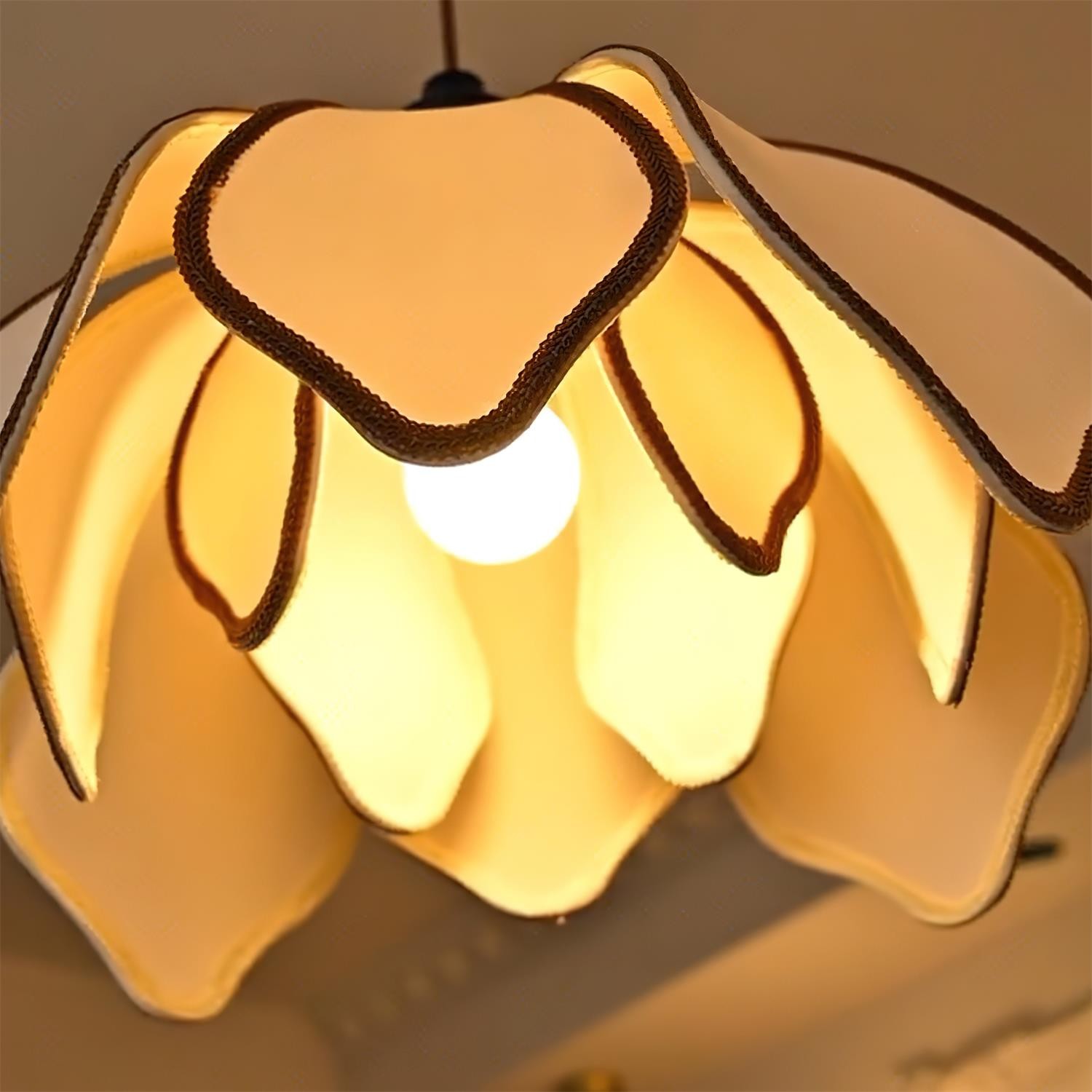 Vintage crèmekleurige bloemblaadjes hanglamp HL633