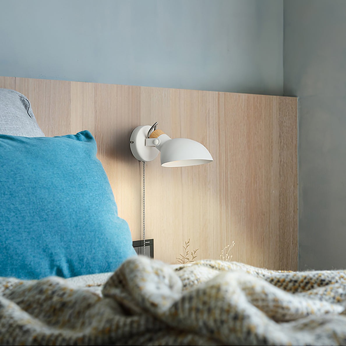 Scandinavische draaibare metalen houten wandlamp HL74