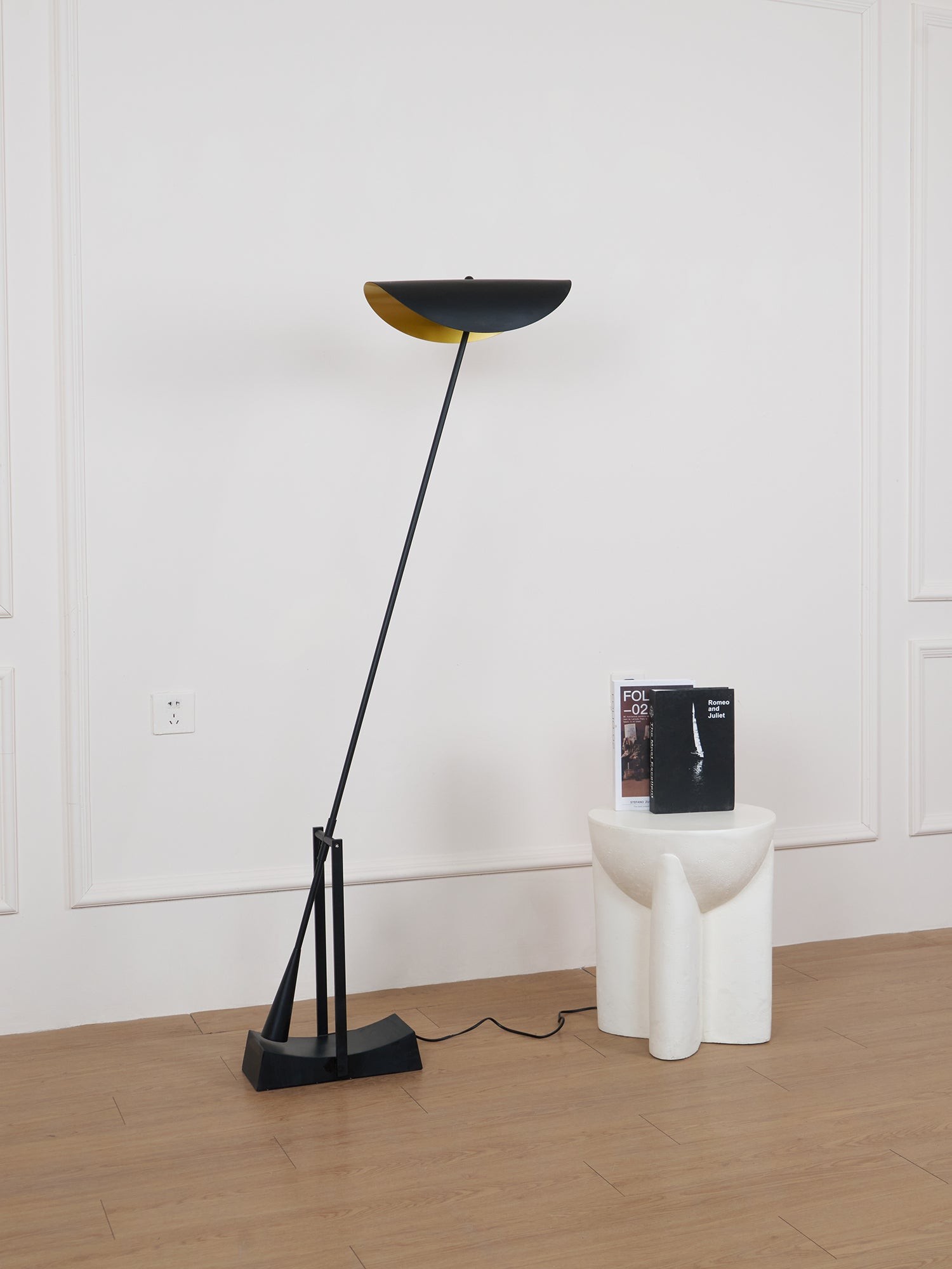Nordic Creative Inclined Metalen Vloerlamp HL823
