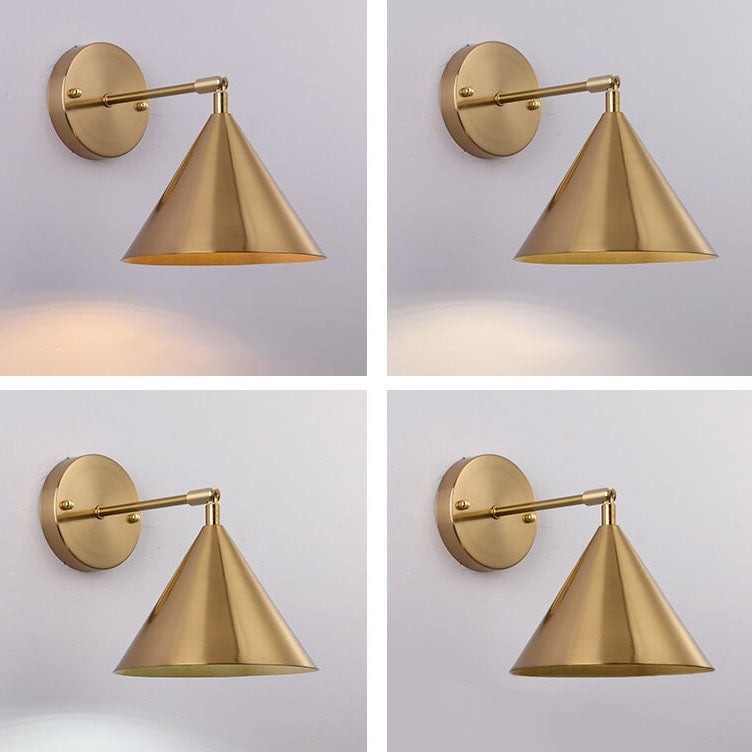 Moderne, eenvoudige, kegelvormige wandlamp met één lichtpunt van geplateerd messing, HL1412
