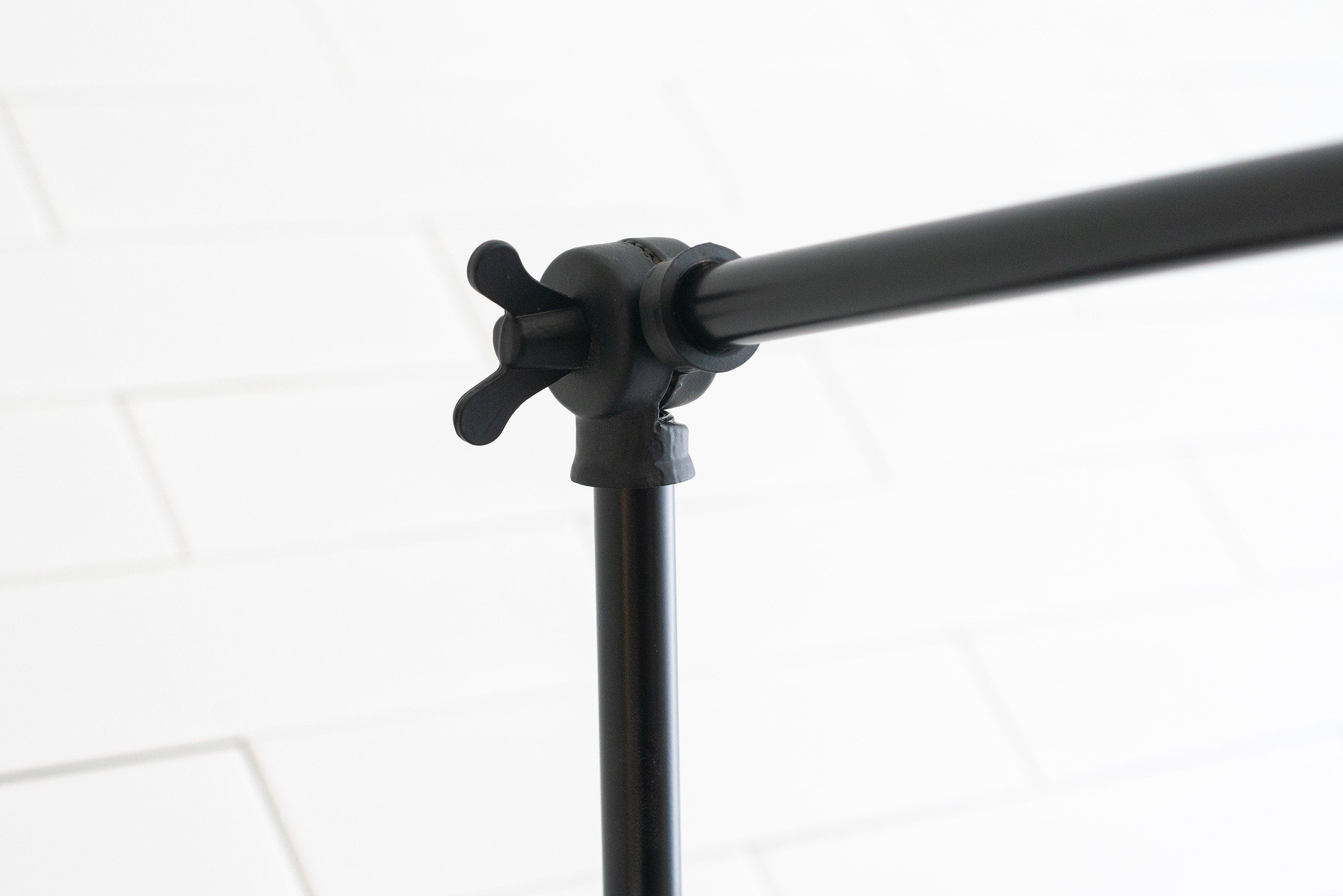 Conique metalen industriële wandlamp met verstelbare arm - vintage glazen kegelvormige kap HL1673