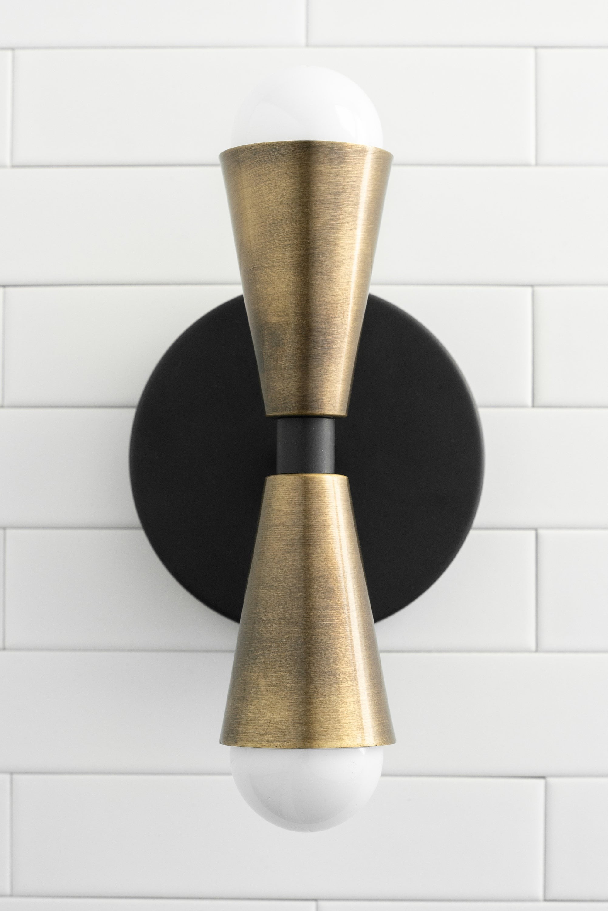 Pyralis Cone Linear Statement Wandlamp - Moderne Tweelichts Armatuur HL1696