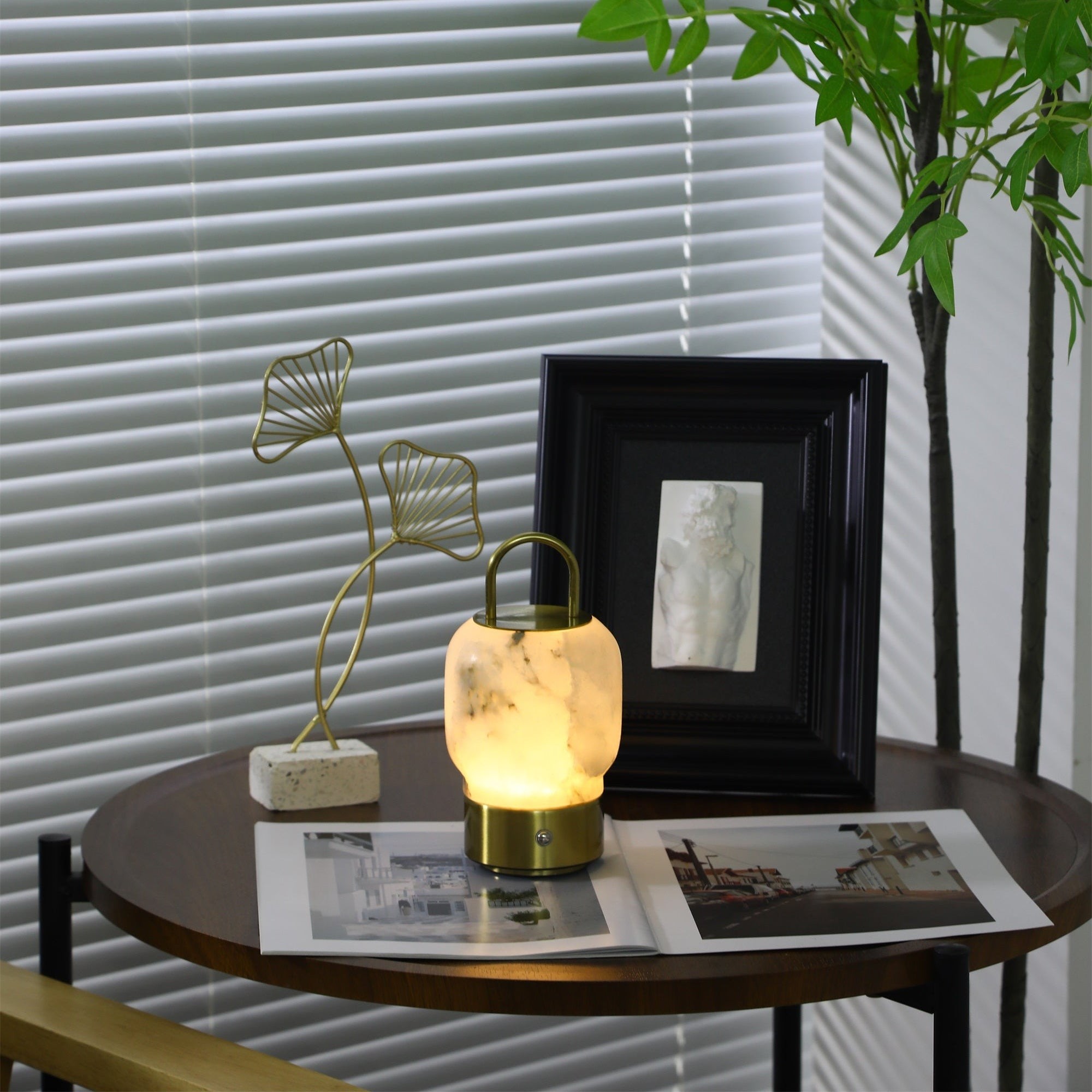 Draagbare oplaadbare tafellamp van alabaster HL2950