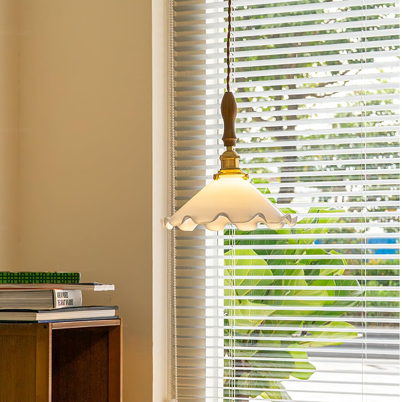 Vintage witte glazen hanglamp met rok HL428
