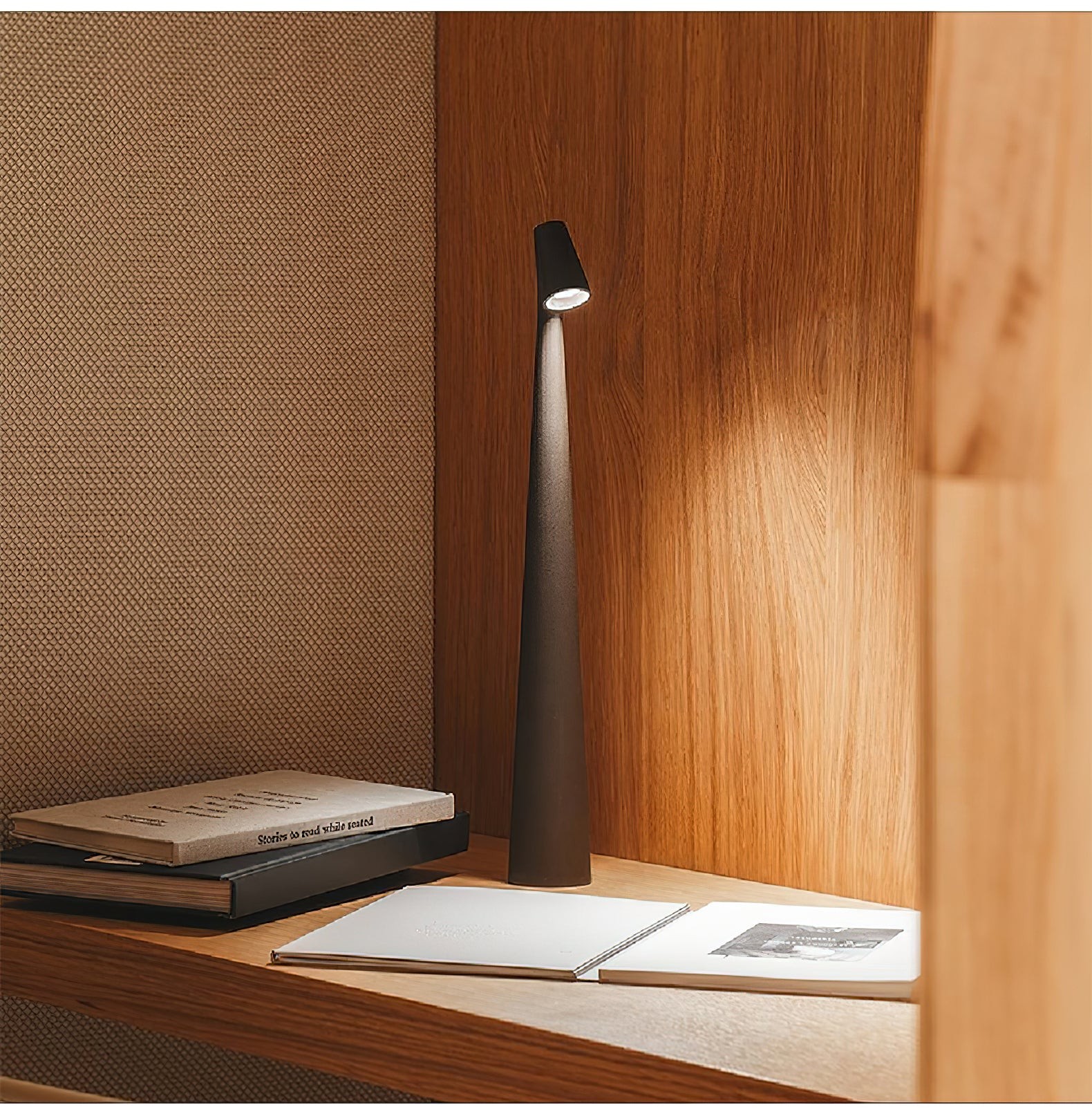 Creatieve hoge draagbare tafellamp HL343