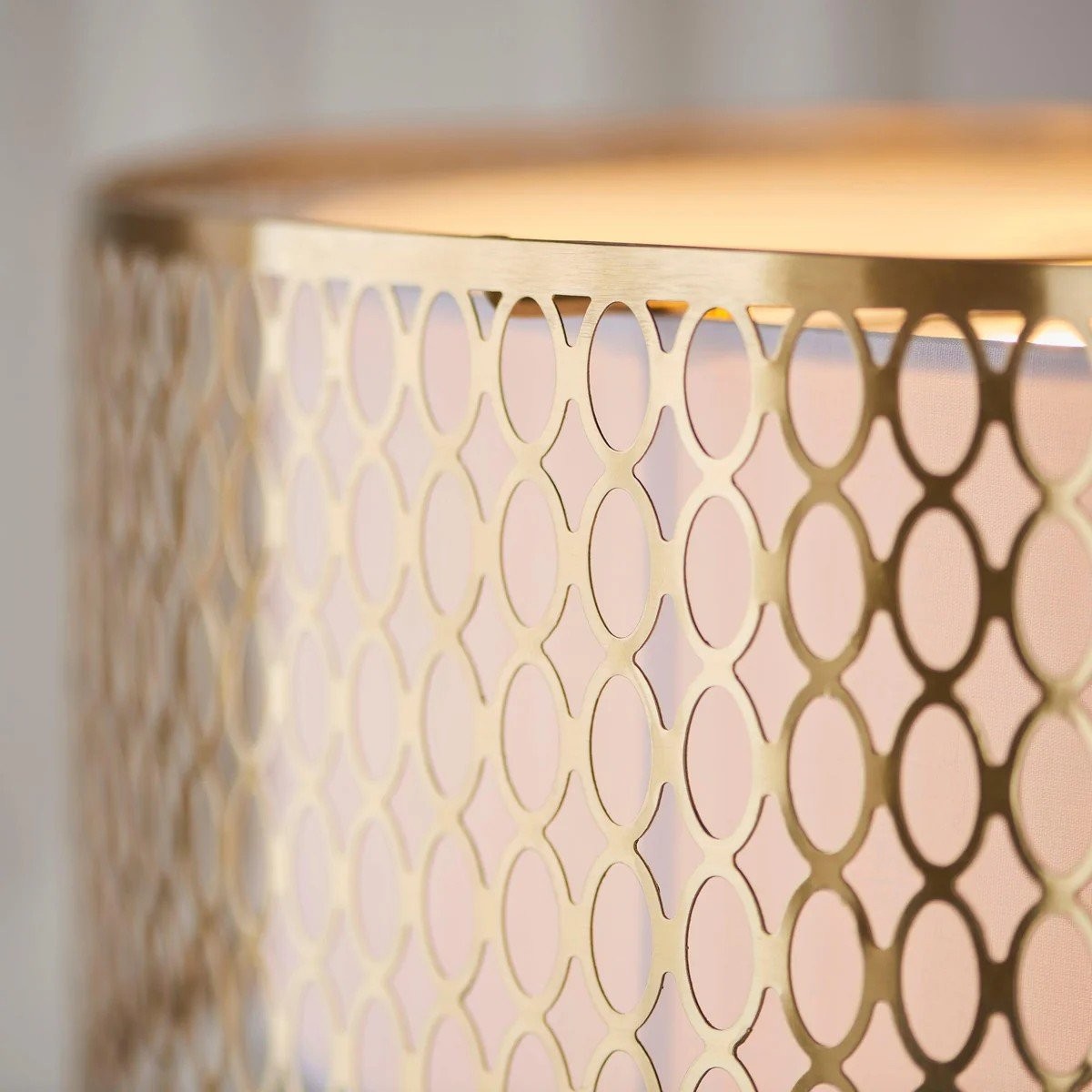Liorin Geometrische Hanglamp - Moderne Hanglamp met Metalen en Stoffen Kap en Opengewerkt Sierwerk voor Interieurs HL2100