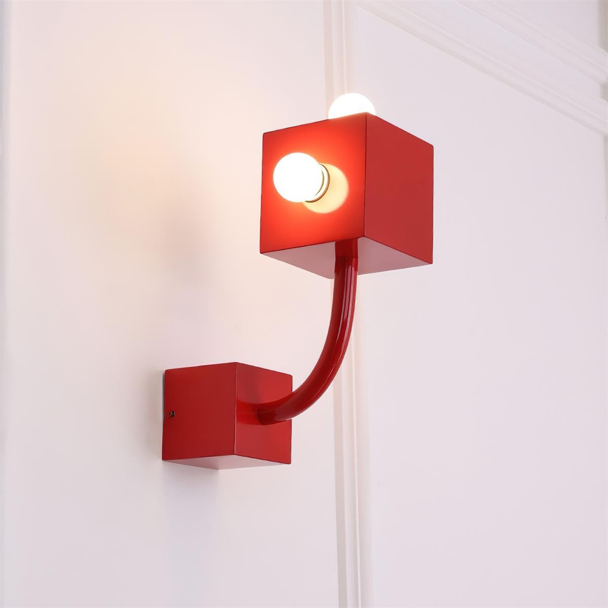 Rode kubus metalen wandlamp HL792