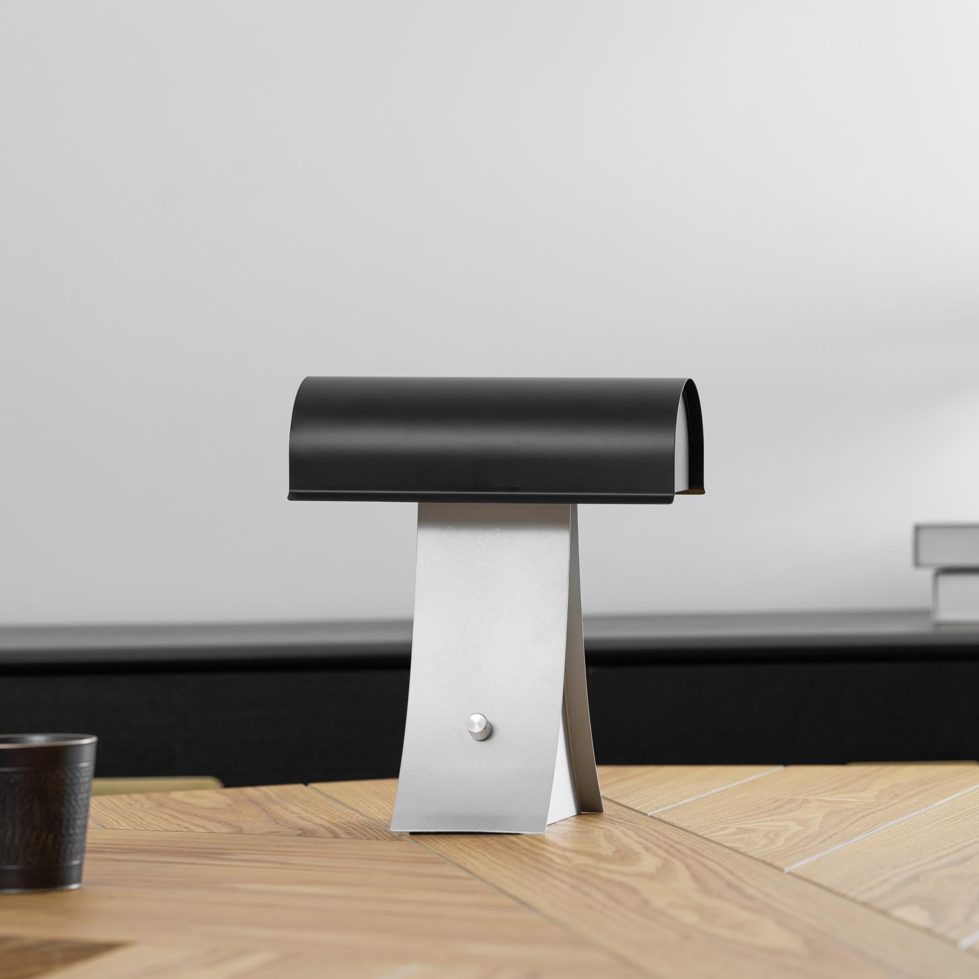 Archief tafellamp HL3251