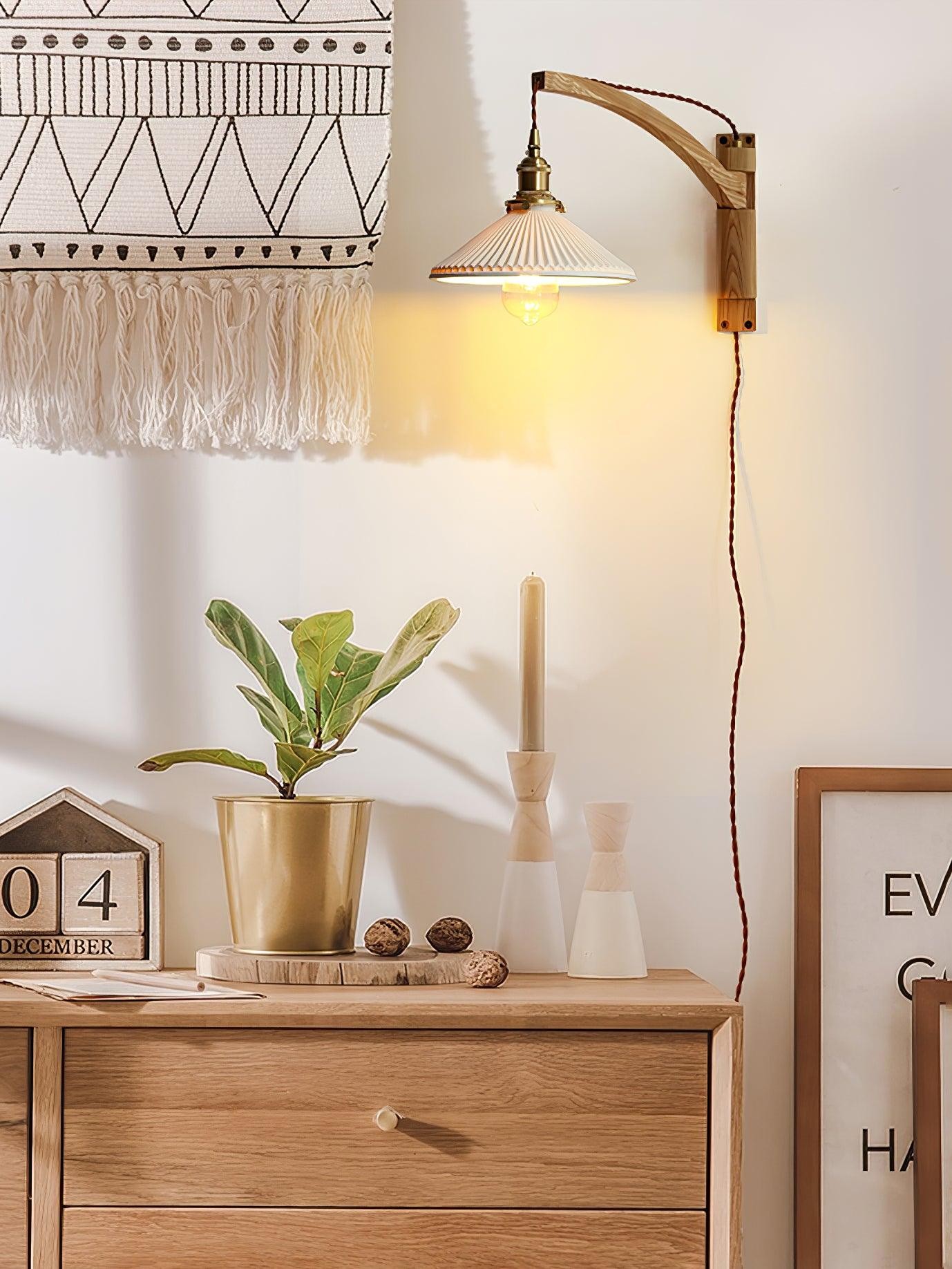 Walnoot Taps Toelopende Geribbelde Keramische Zwenkarm Wandlamp HL1077