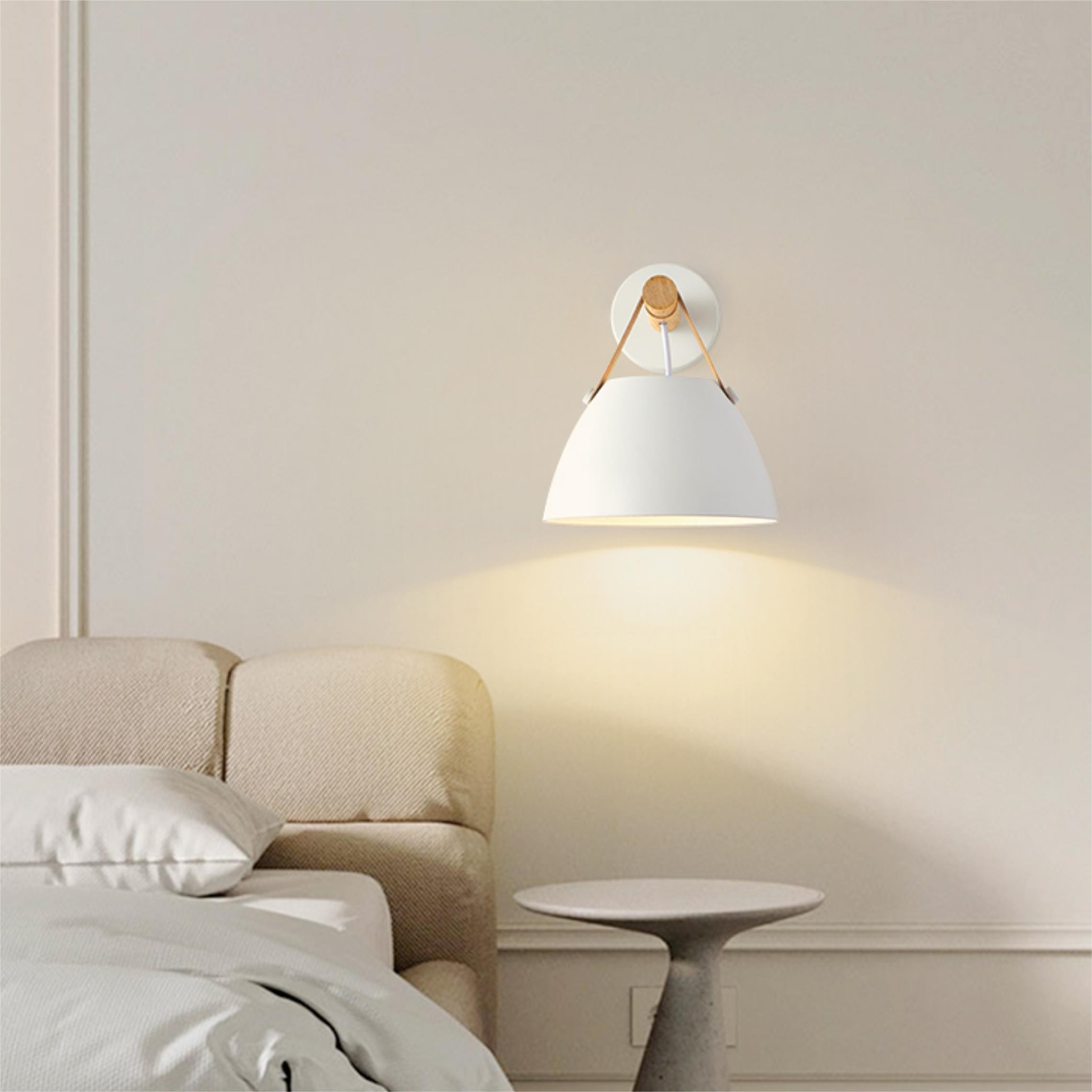 Scandinavisch design walnoothouten riemwandkandelaar HL89