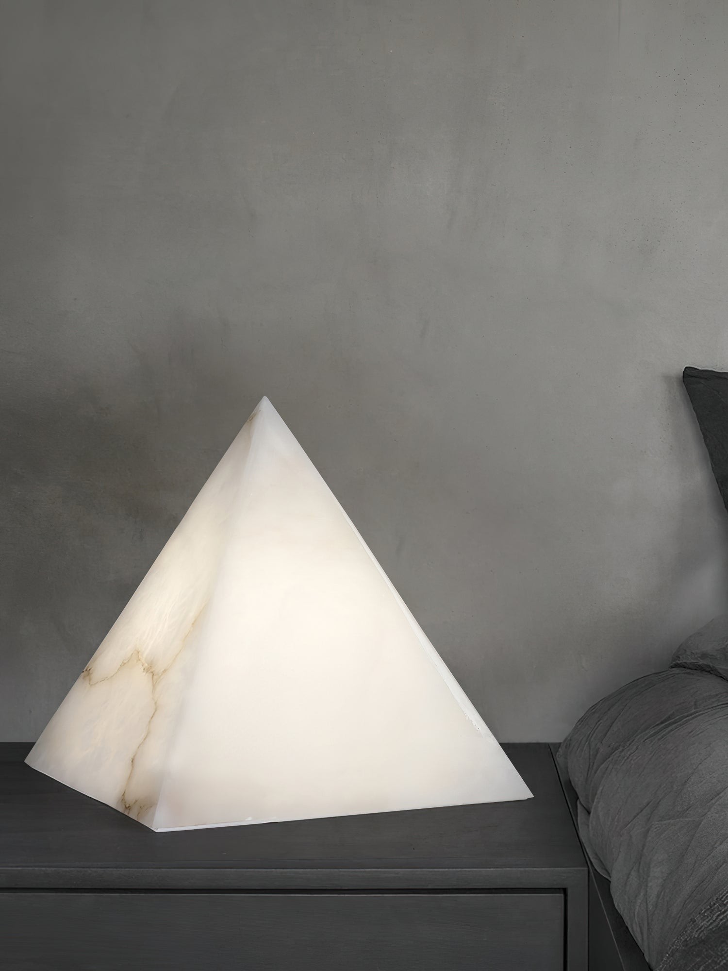 Albasten piramide tafellamp HL2981