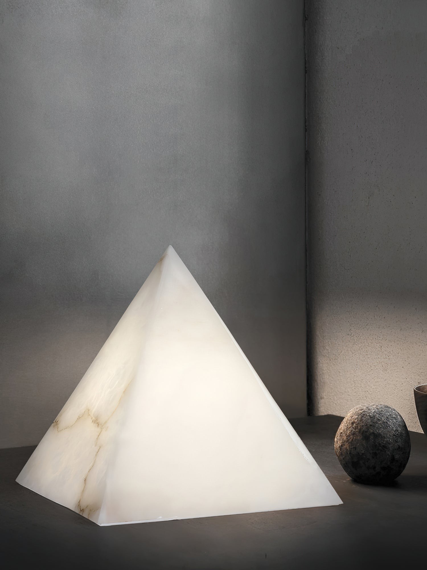 Albasten piramide tafellamp HL2981