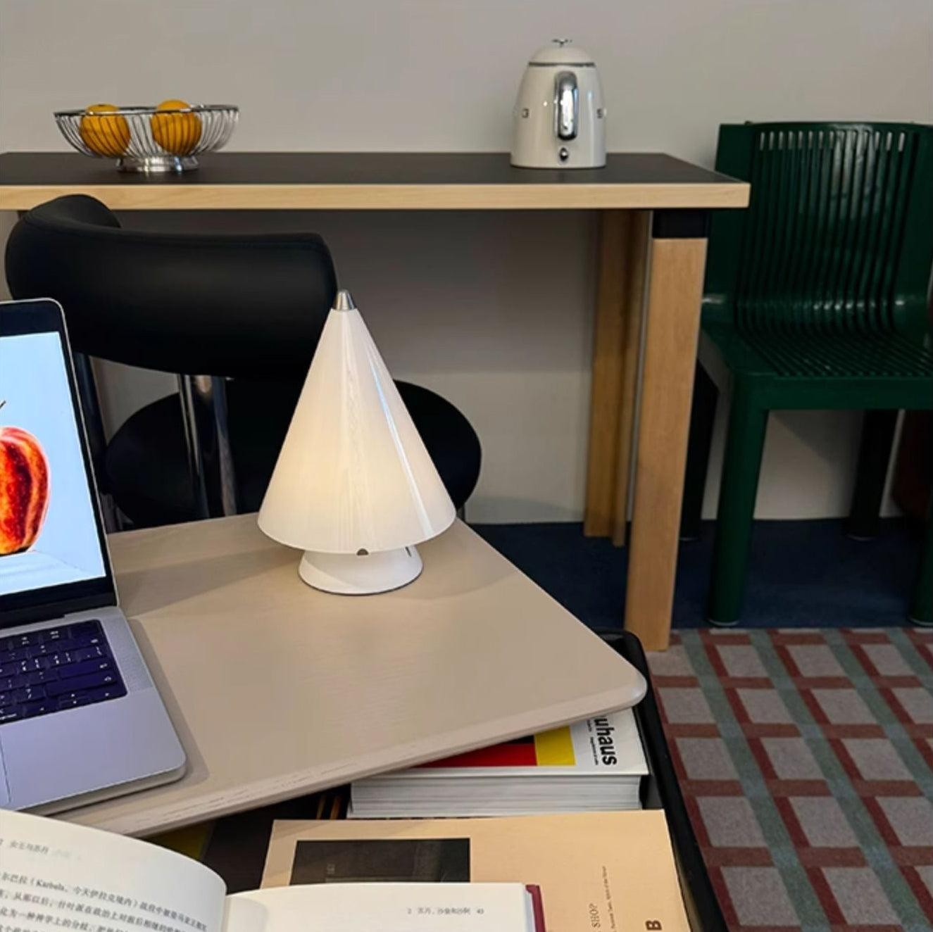 Spiraalvormige praktische modieuze tafellamp HL701