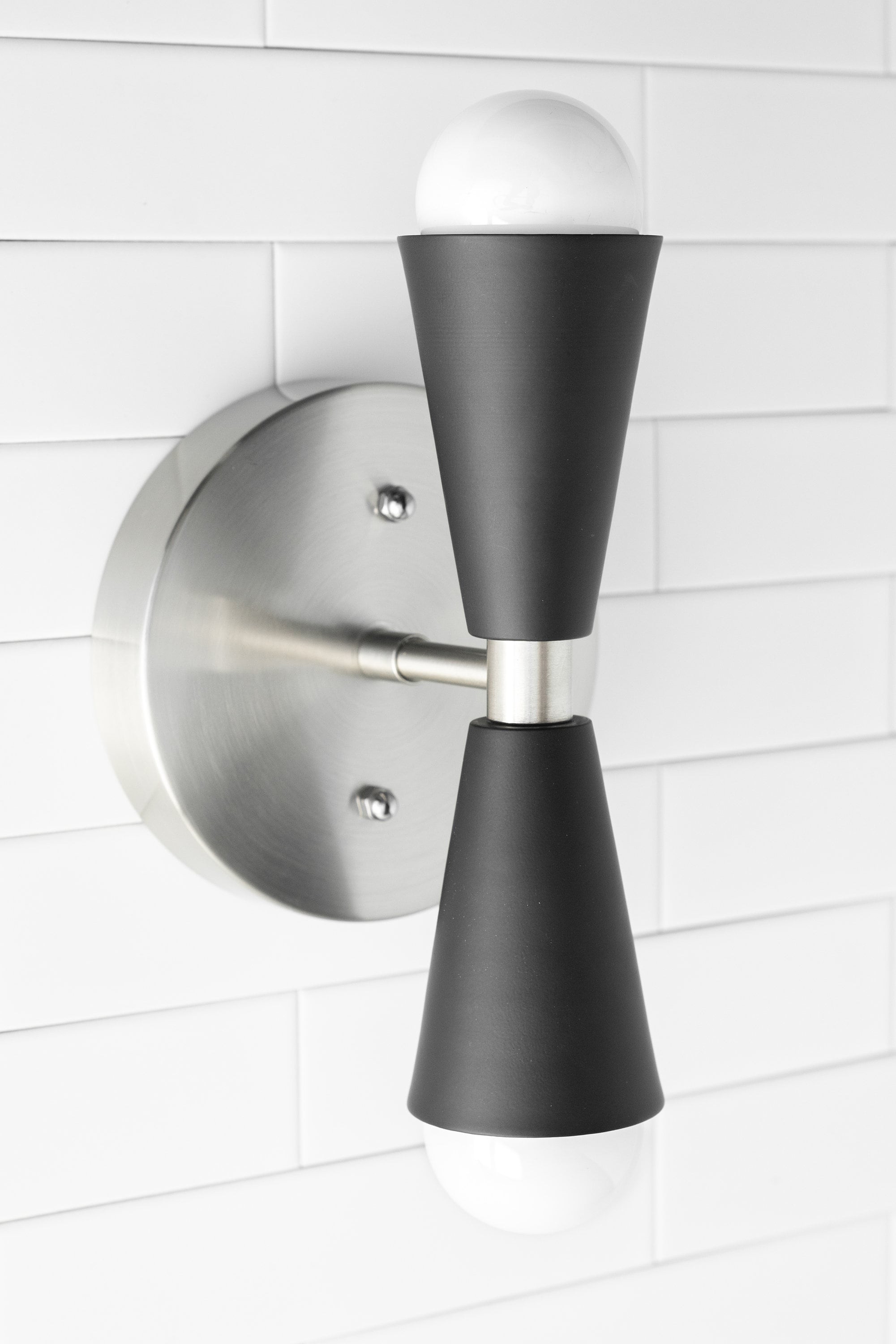 Pyralis Cone Linear Statement Wandlamp - Moderne Tweelichts Armatuur HL1696