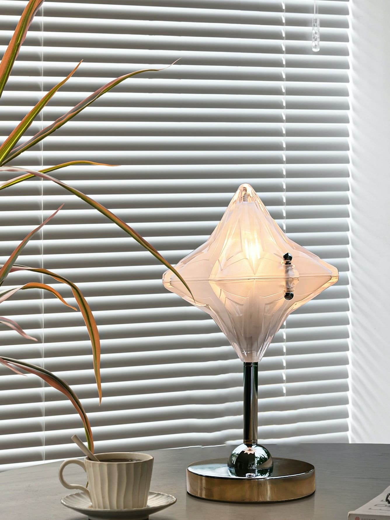 Art Deco Star Tafellamp - Matglaslamp voor Moderne Slaapkamers - Astris Lyra HL1794