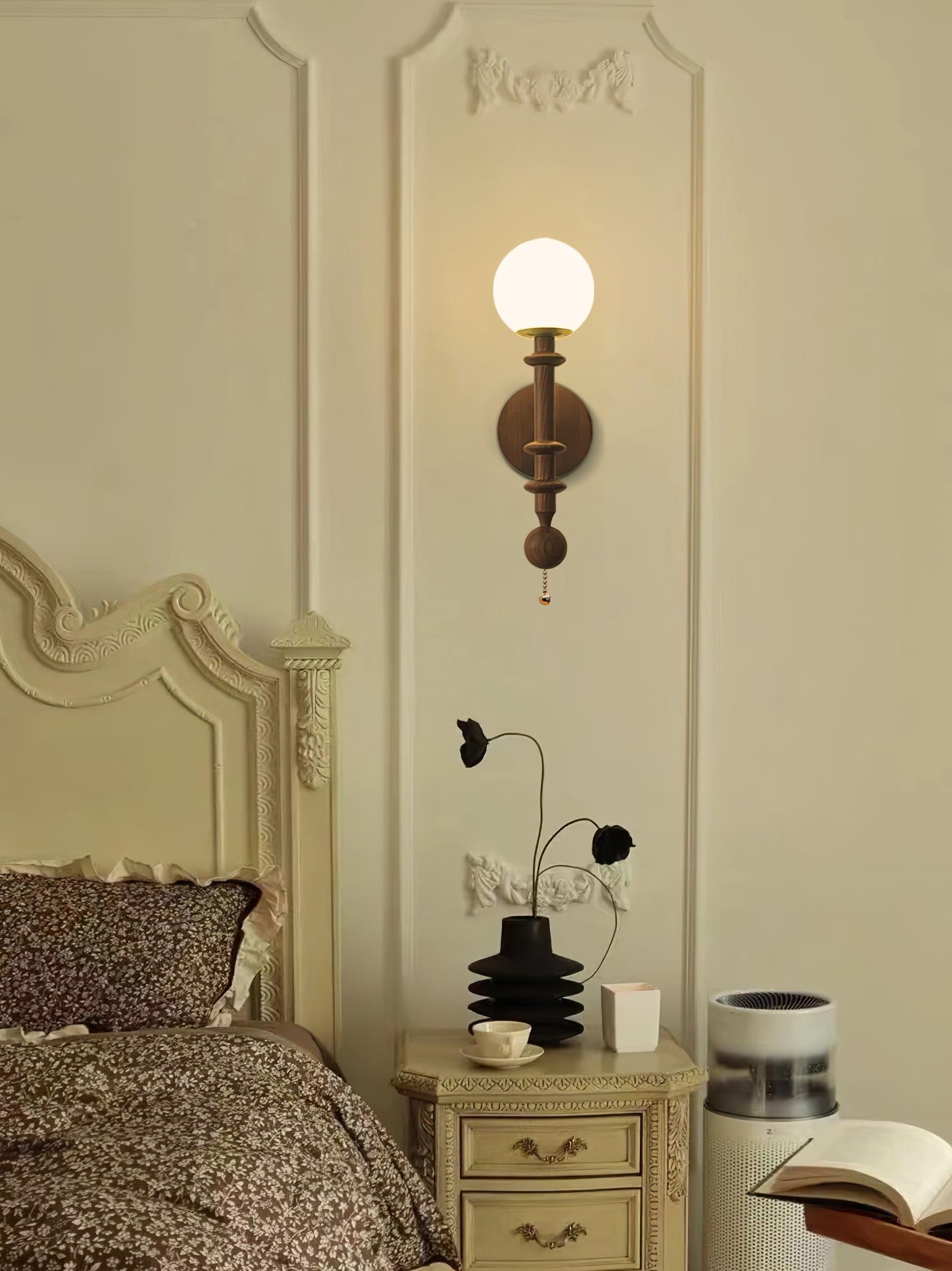 Franse eenvoudige vintage nachtkastje houten glazen wandlamp HL768
