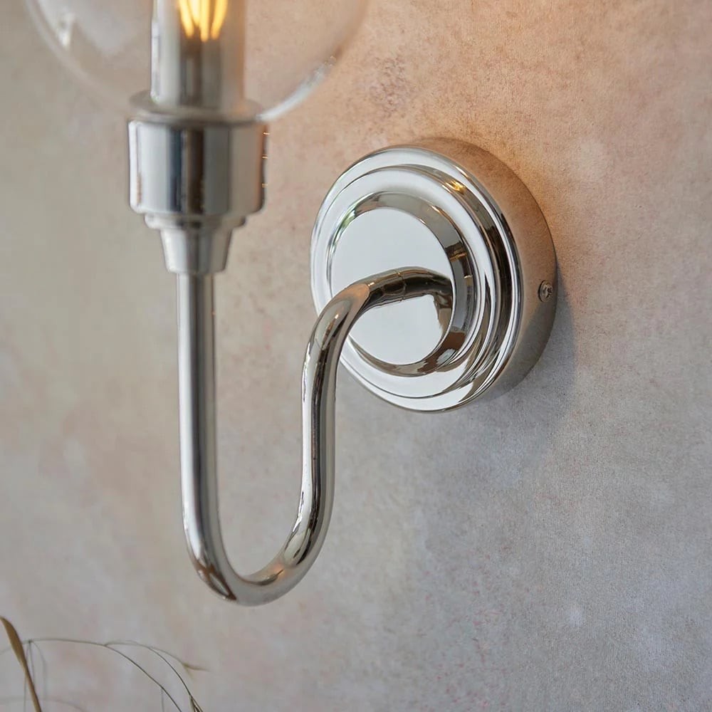Clarione Art Deco wandlamp met transparante glazen kap - Modern metalen ontwerp voor gangen HL2112